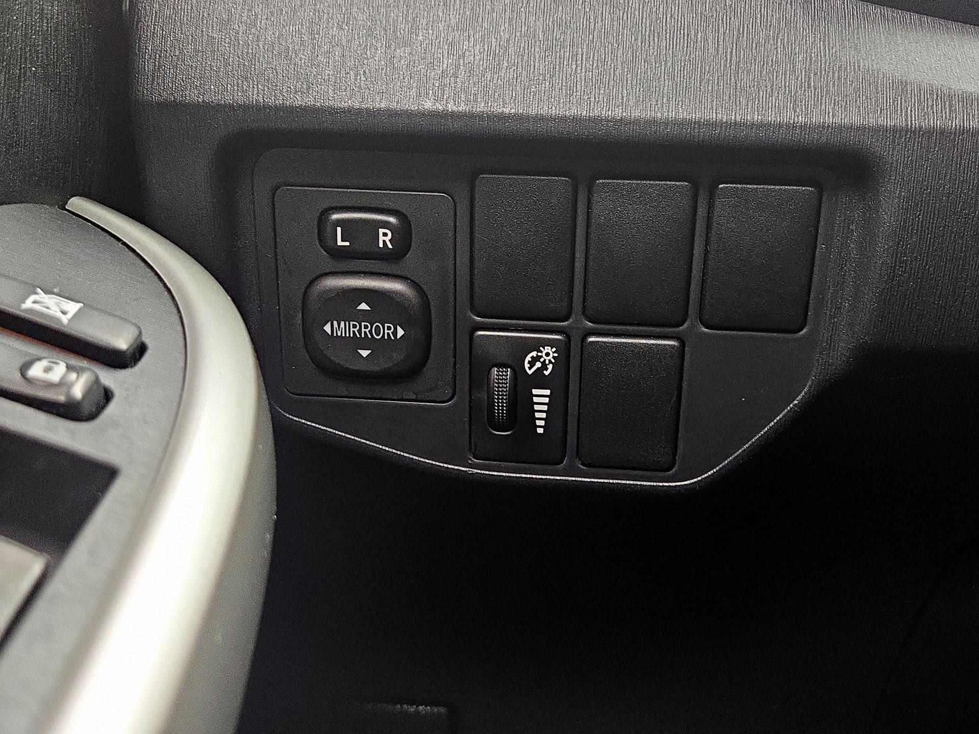 Thumbnail: 2015 Toyota Prius - 13