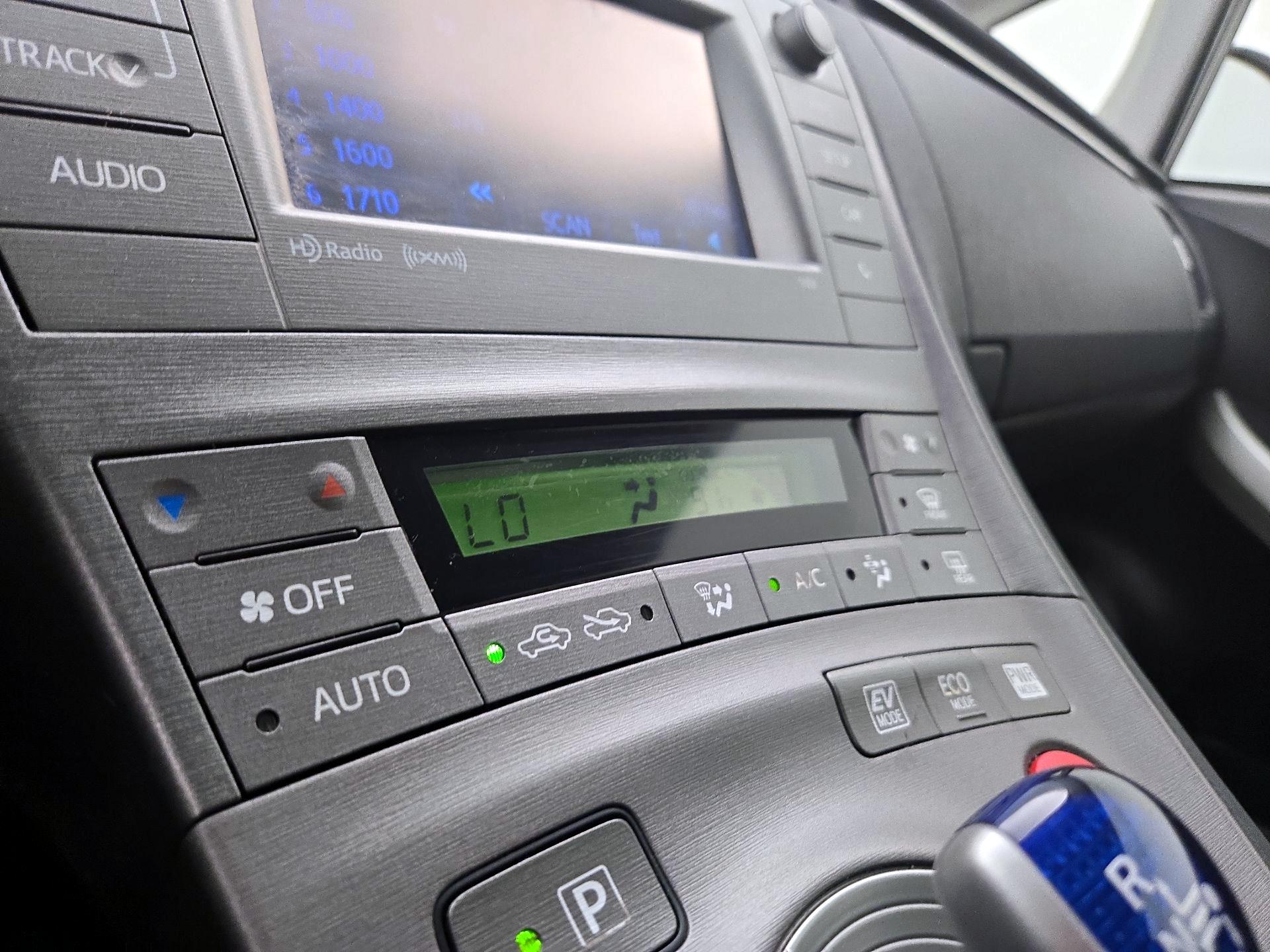 Thumbnail: 2015 Toyota Prius - 16