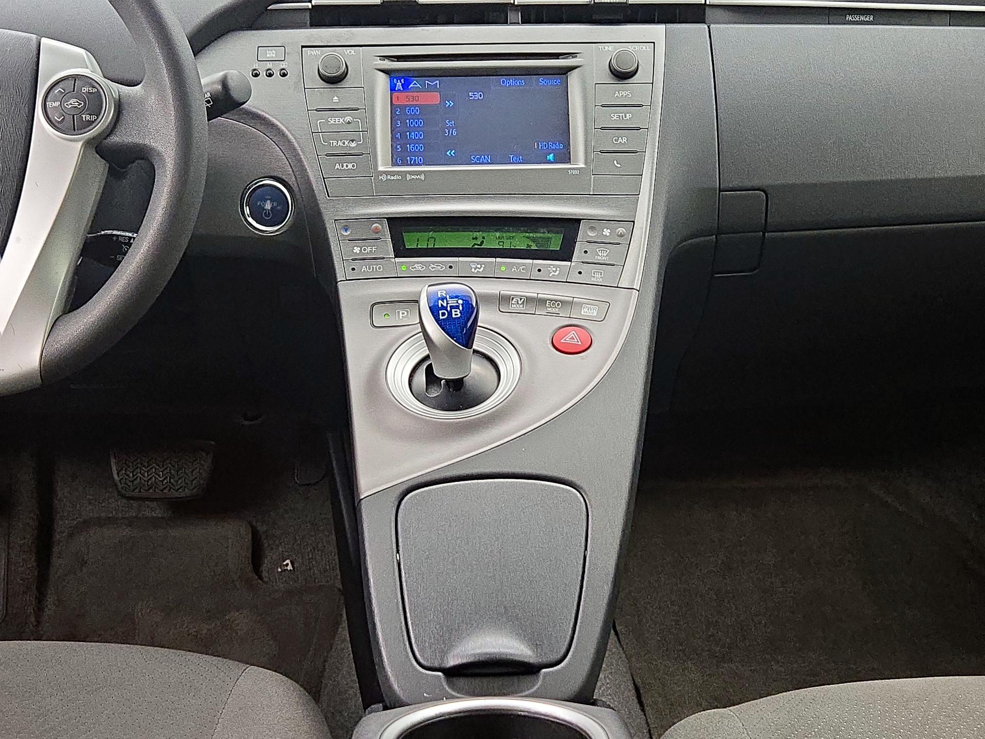 Thumbnail: 2015 Toyota Prius - 17