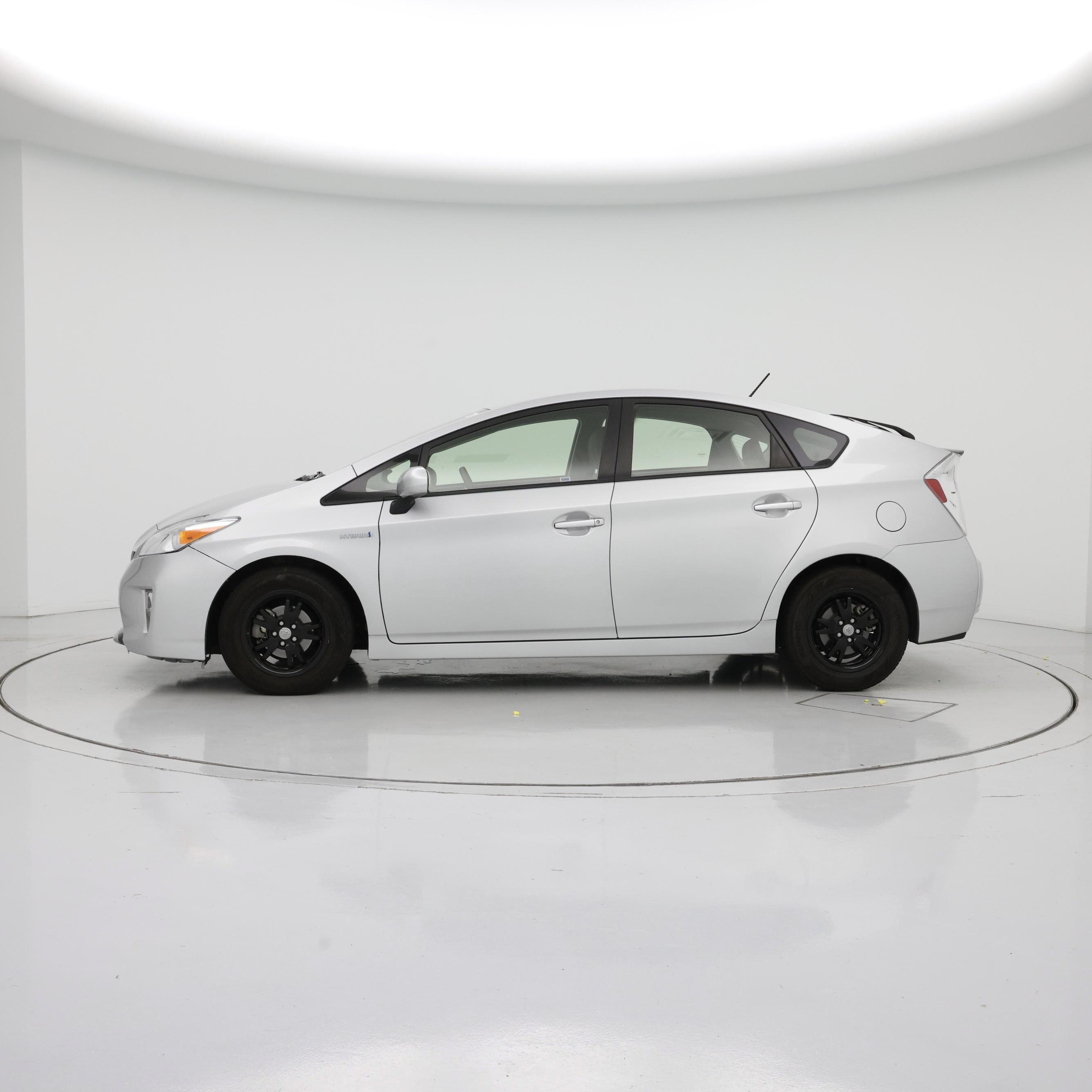 Thumbnail: 2015 Toyota Prius - 3