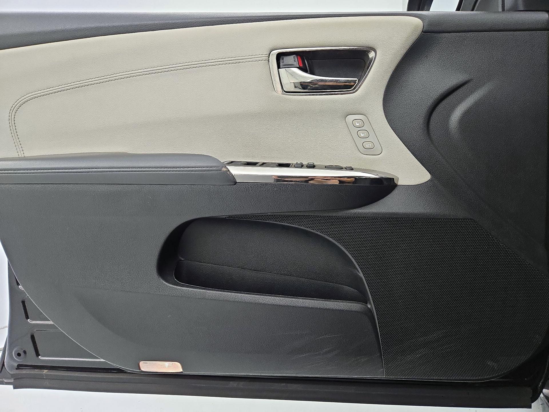 Thumbnail: 2016 Toyota Avalon - 12