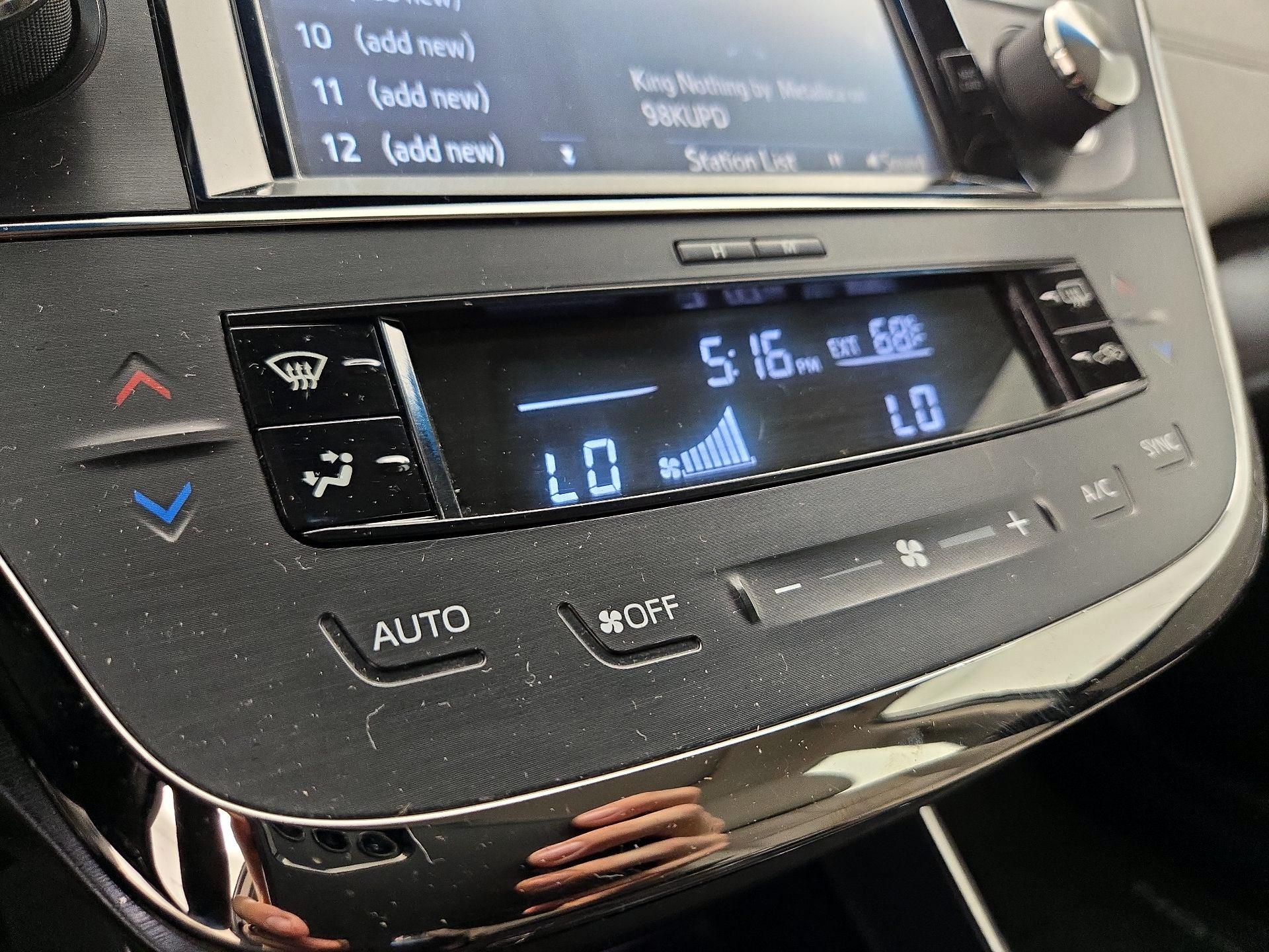 Thumbnail: 2016 Toyota Avalon - 17