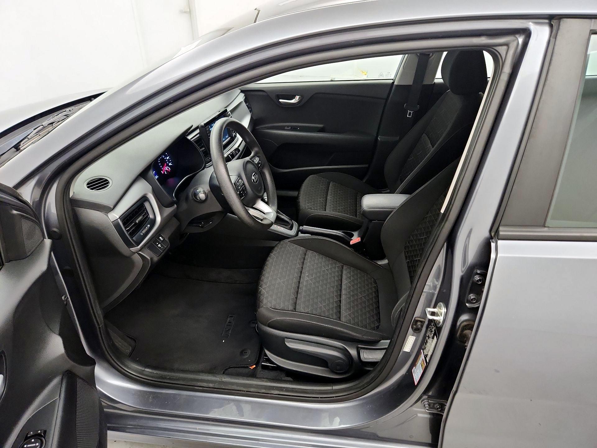 Thumbnail: 2020 Kia Rio - 11