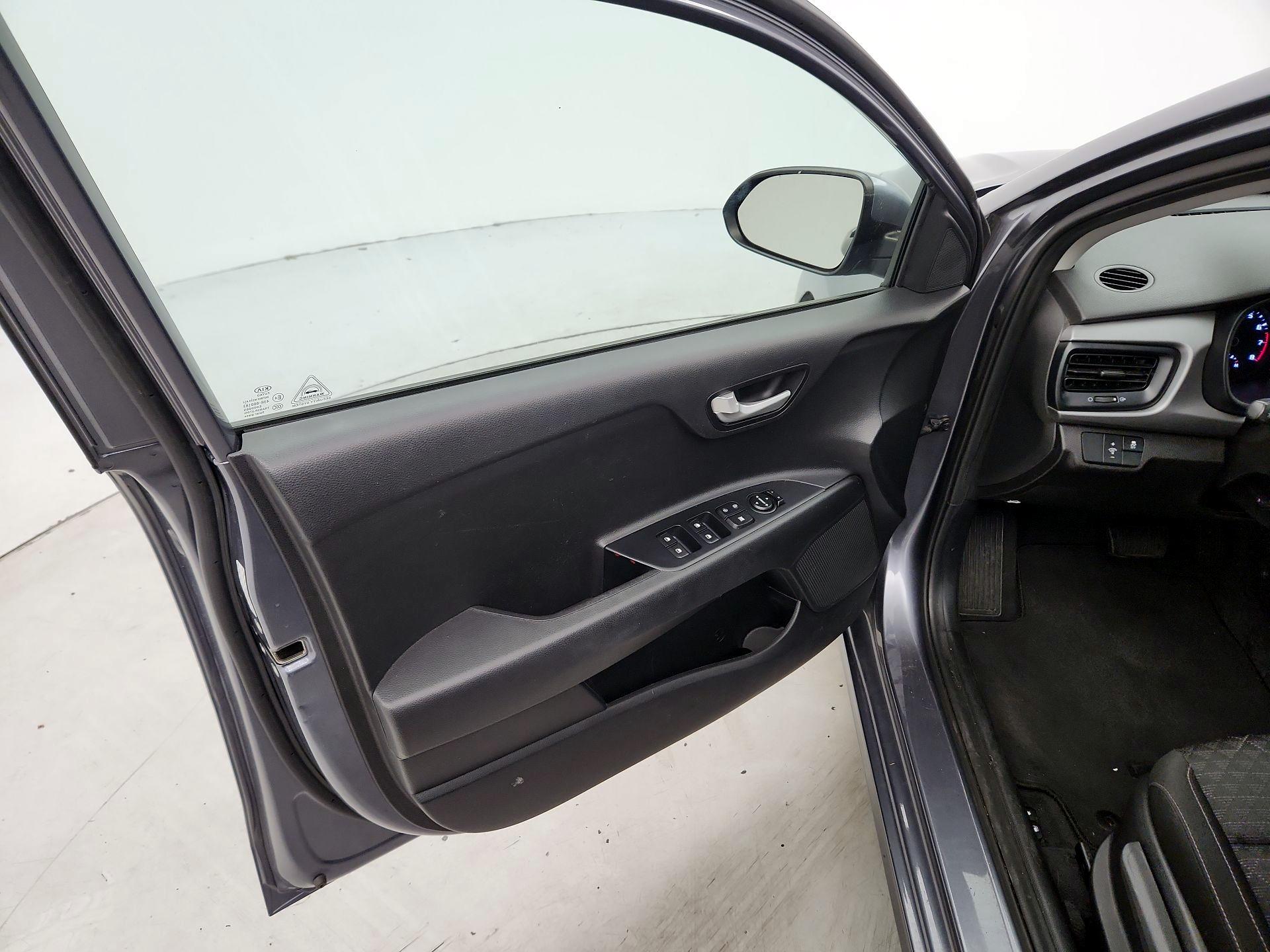Thumbnail: 2020 Kia Rio - 12