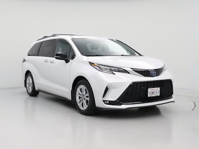White 2023 Toyota Sienna Hybrid XSE