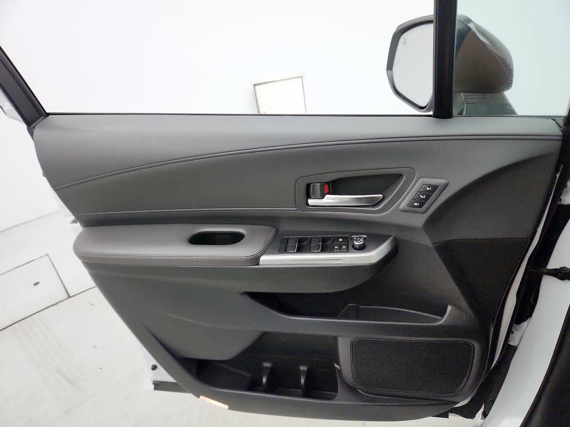 Thumbnail: 2023 Toyota Sienna - 12