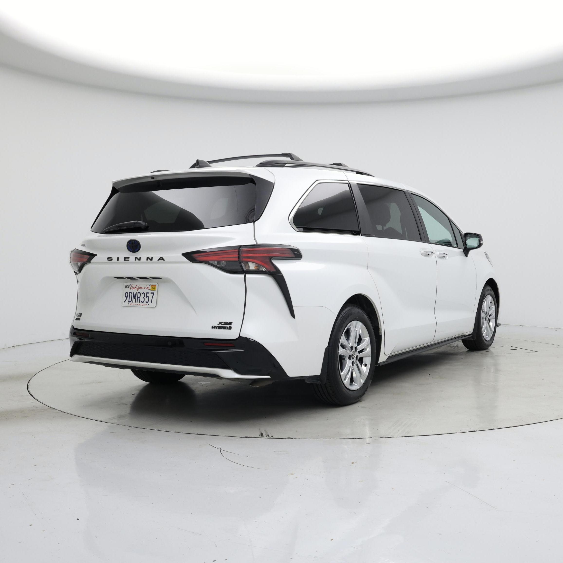 Thumbnail: 2023 Toyota Sienna - 8