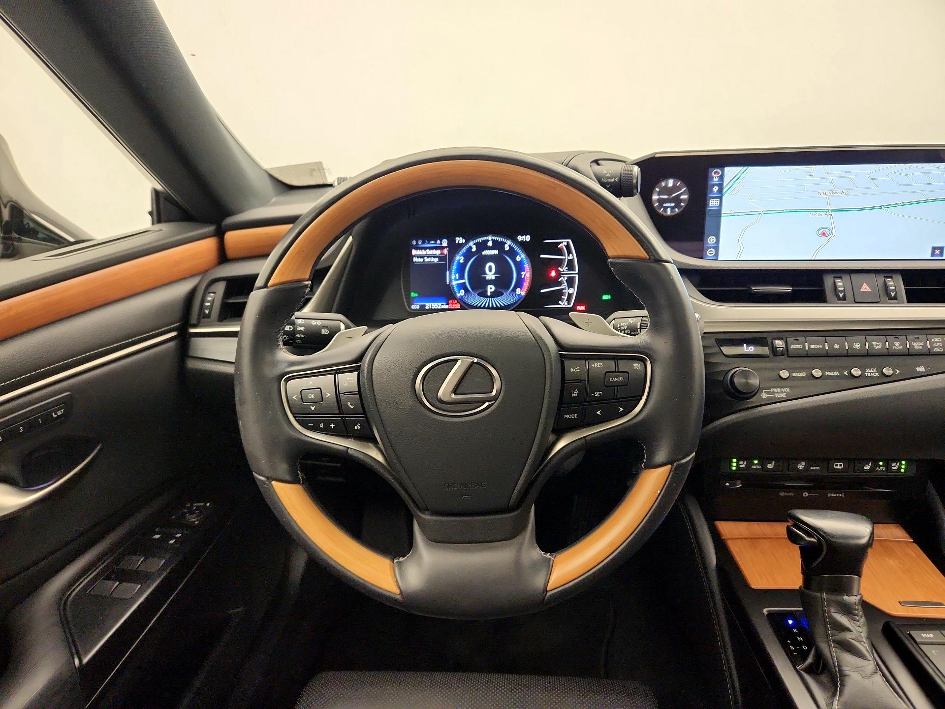 Thumbnail: 2020 Lexus ES - 10