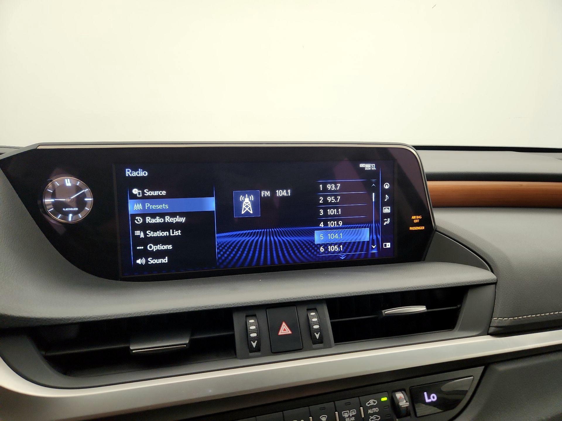 Thumbnail: 2020 Lexus ES - 15