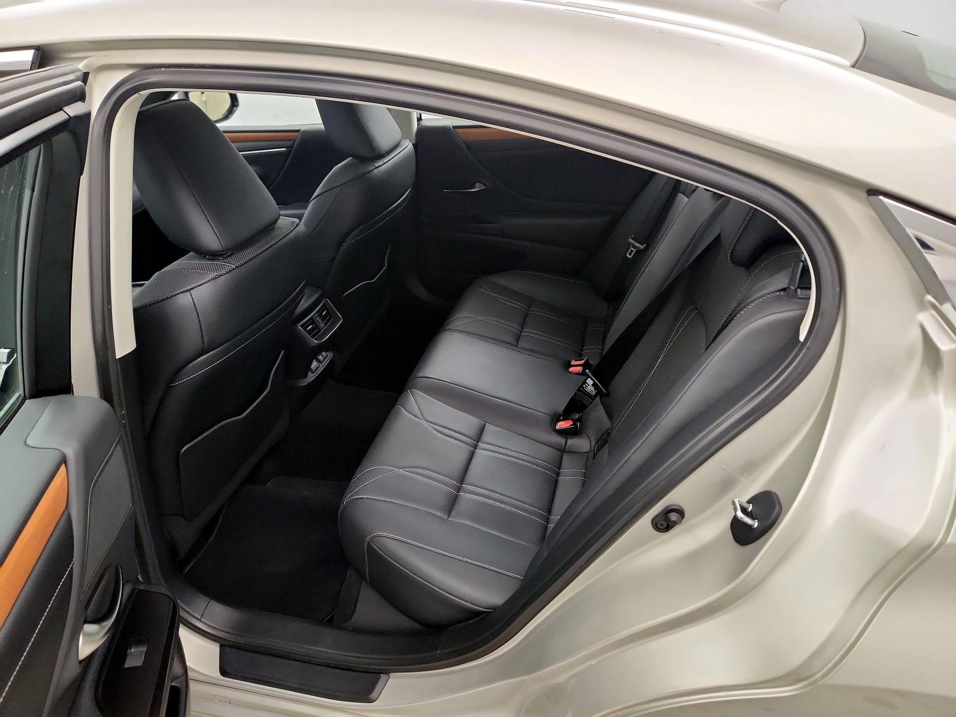 Thumbnail: 2020 Lexus ES - 20