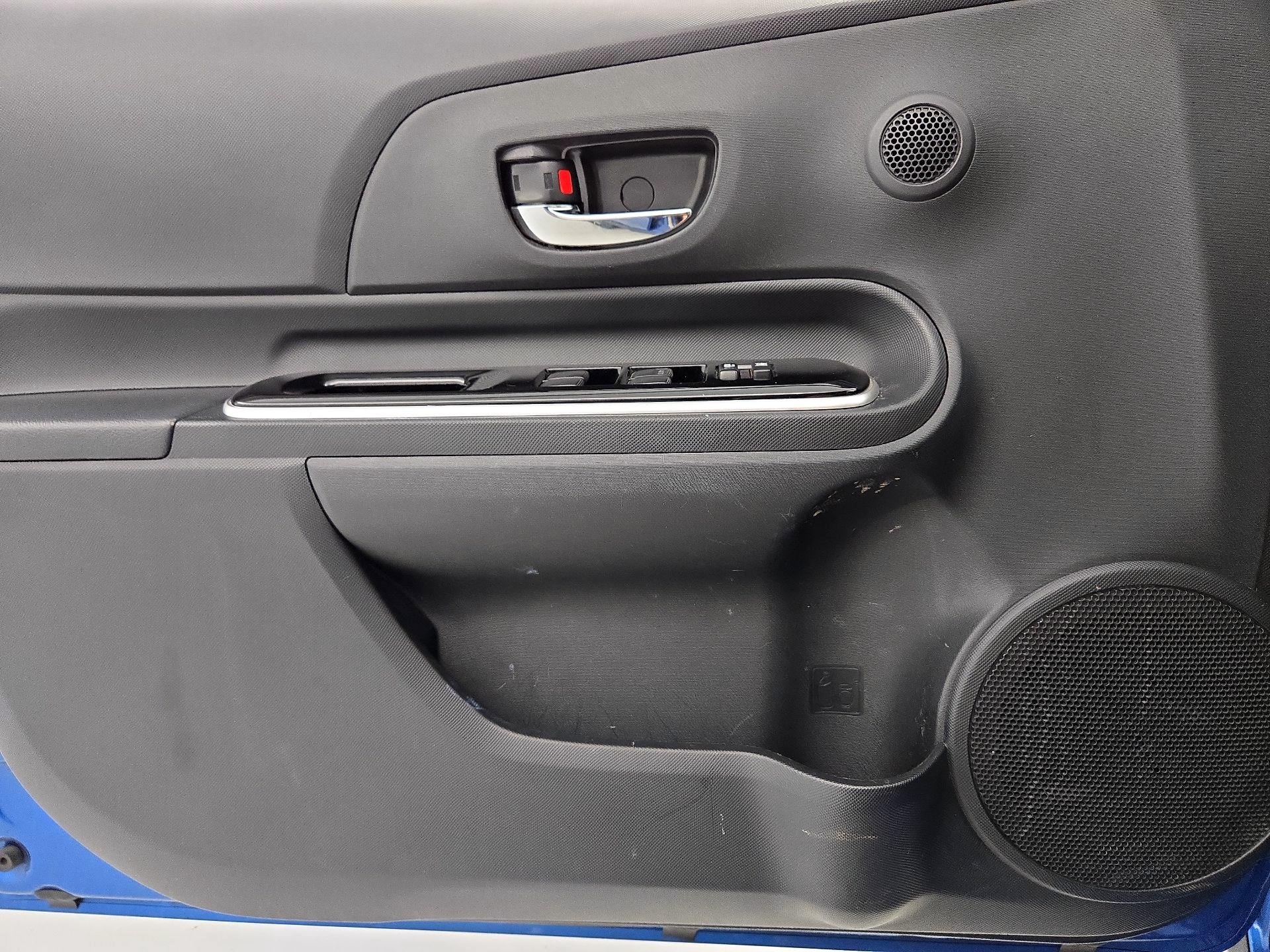 Thumbnail: 2019 Toyota Prius c - 12