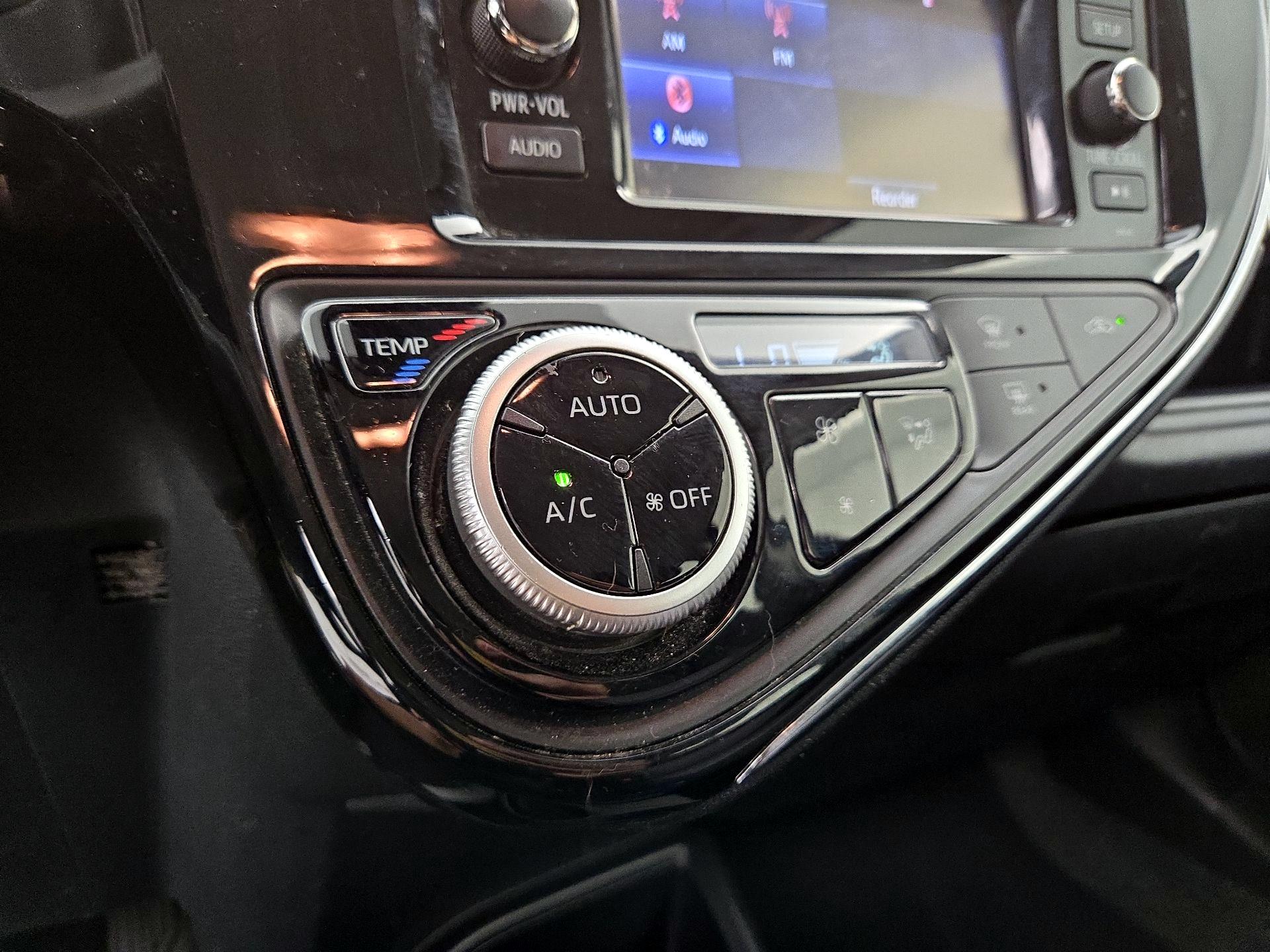 Thumbnail: 2019 Toyota Prius c - 16