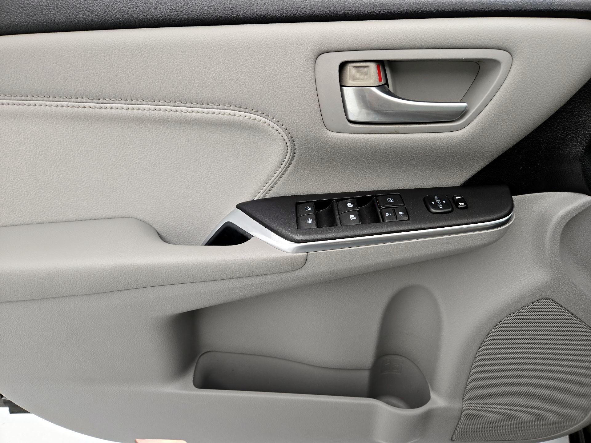 Thumbnail: 2016 Toyota Camry - 12