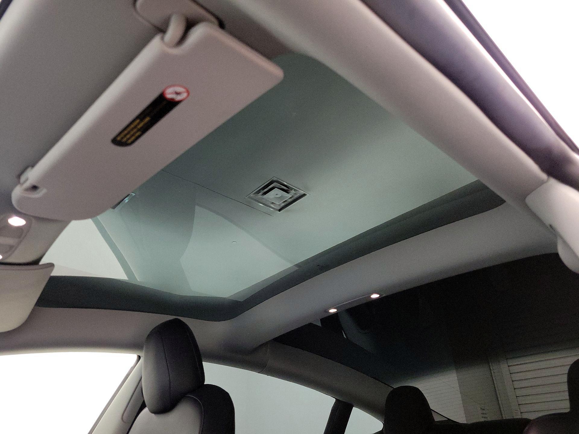Thumbnail: 2023 Tesla Model 3 - 19