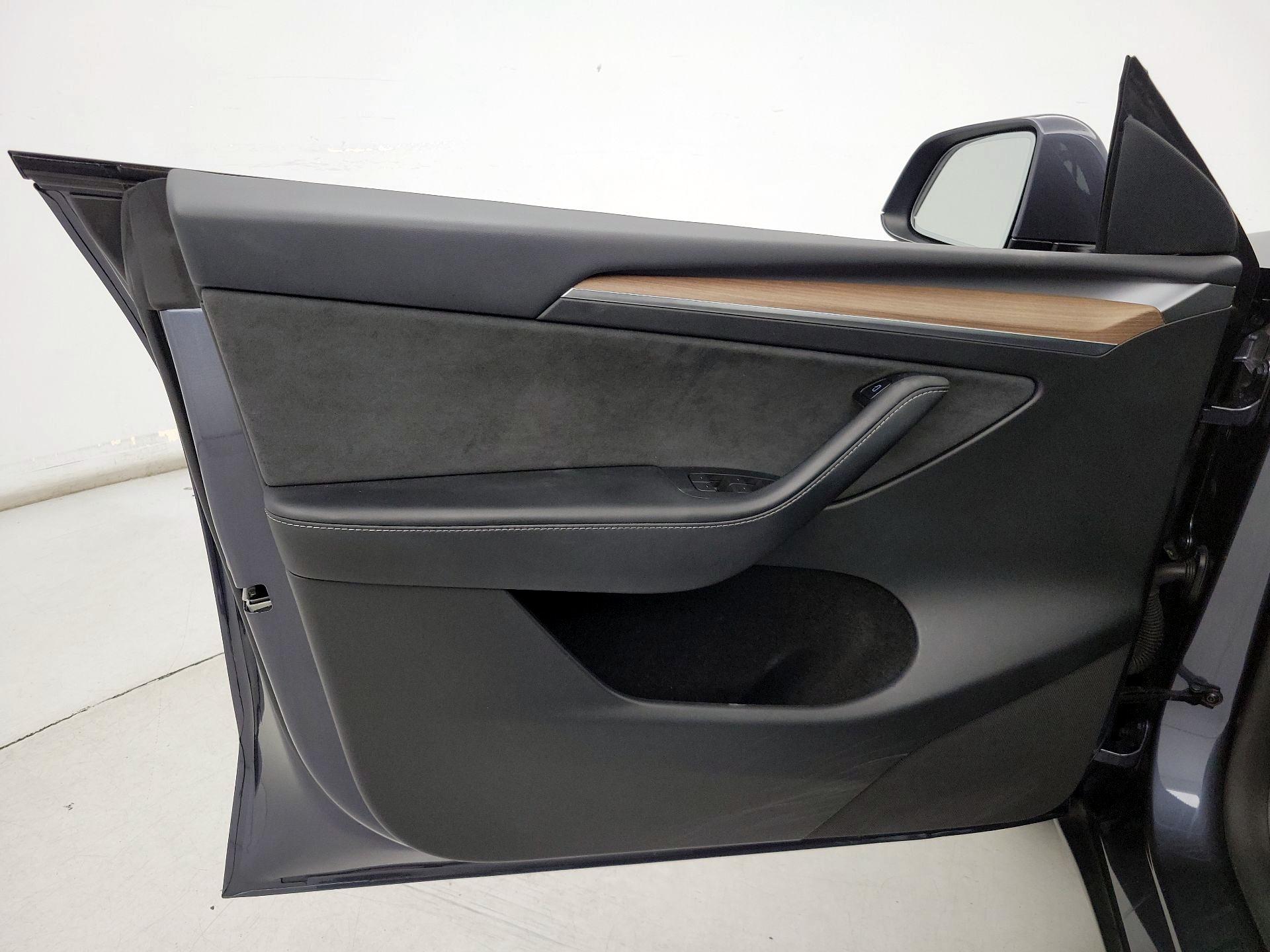 Thumbnail: 2023 Tesla Model Y - 12