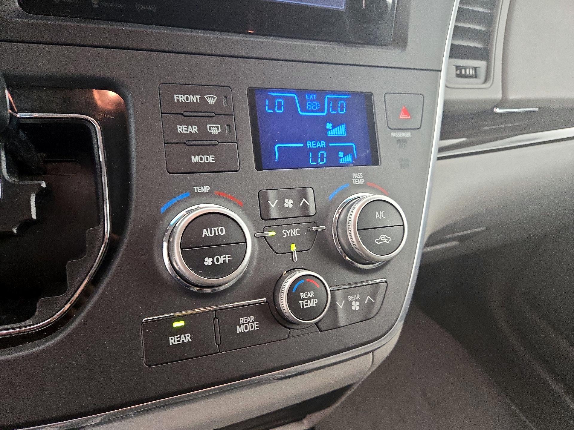 Thumbnail: 2016 Toyota Sienna - 16