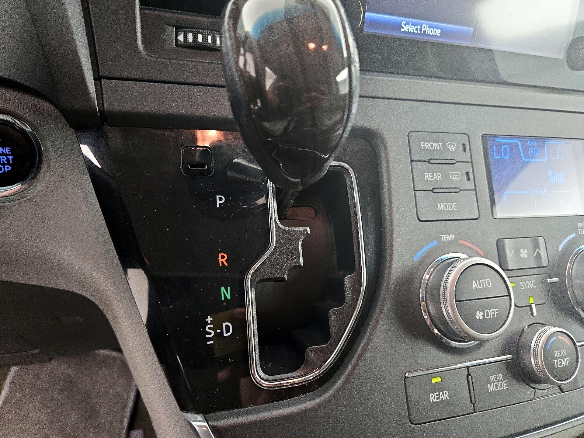 Thumbnail: 2016 Toyota Sienna - 17