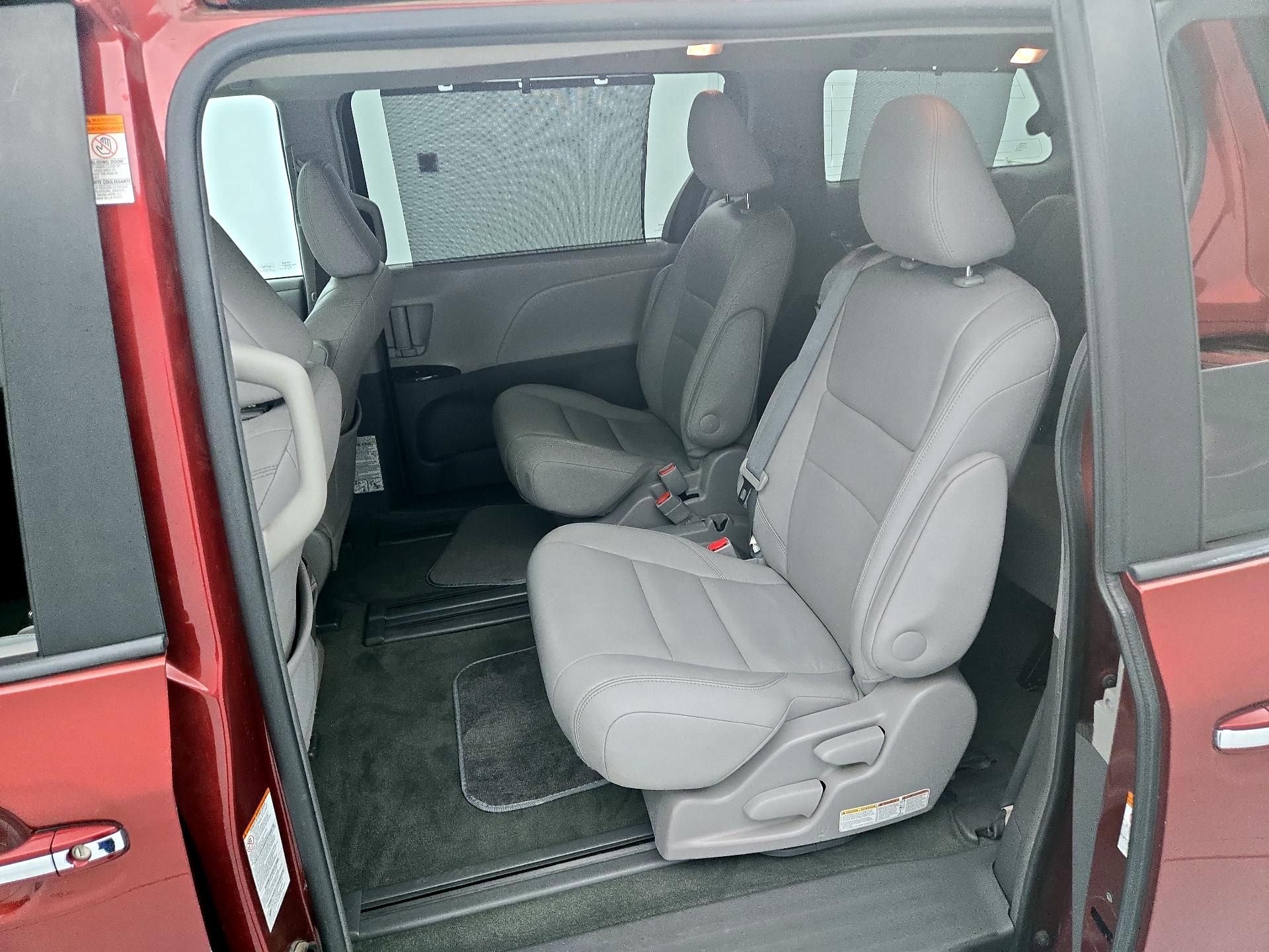 Thumbnail: 2016 Toyota Sienna - 20