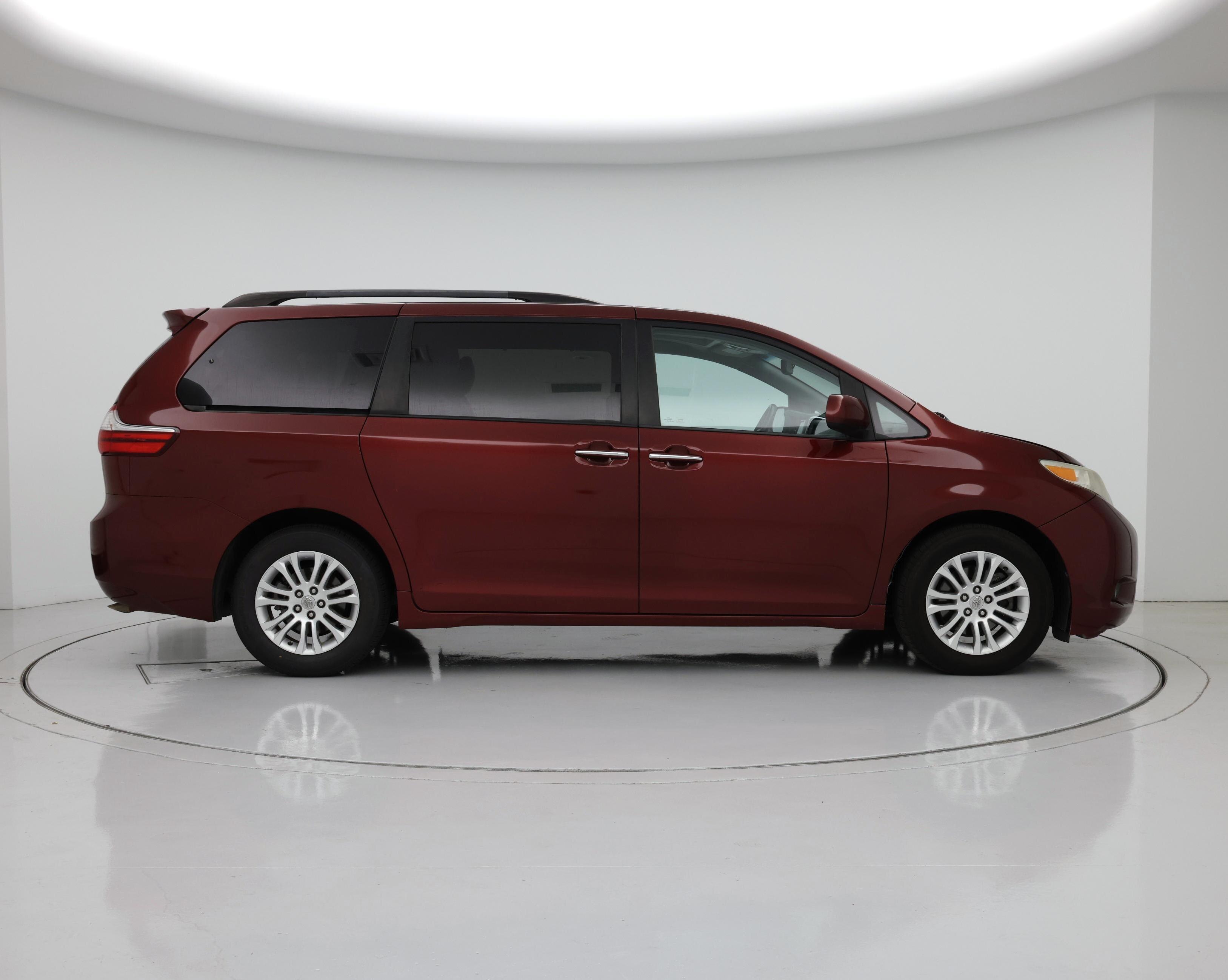 Thumbnail: 2016 Toyota Sienna - 7