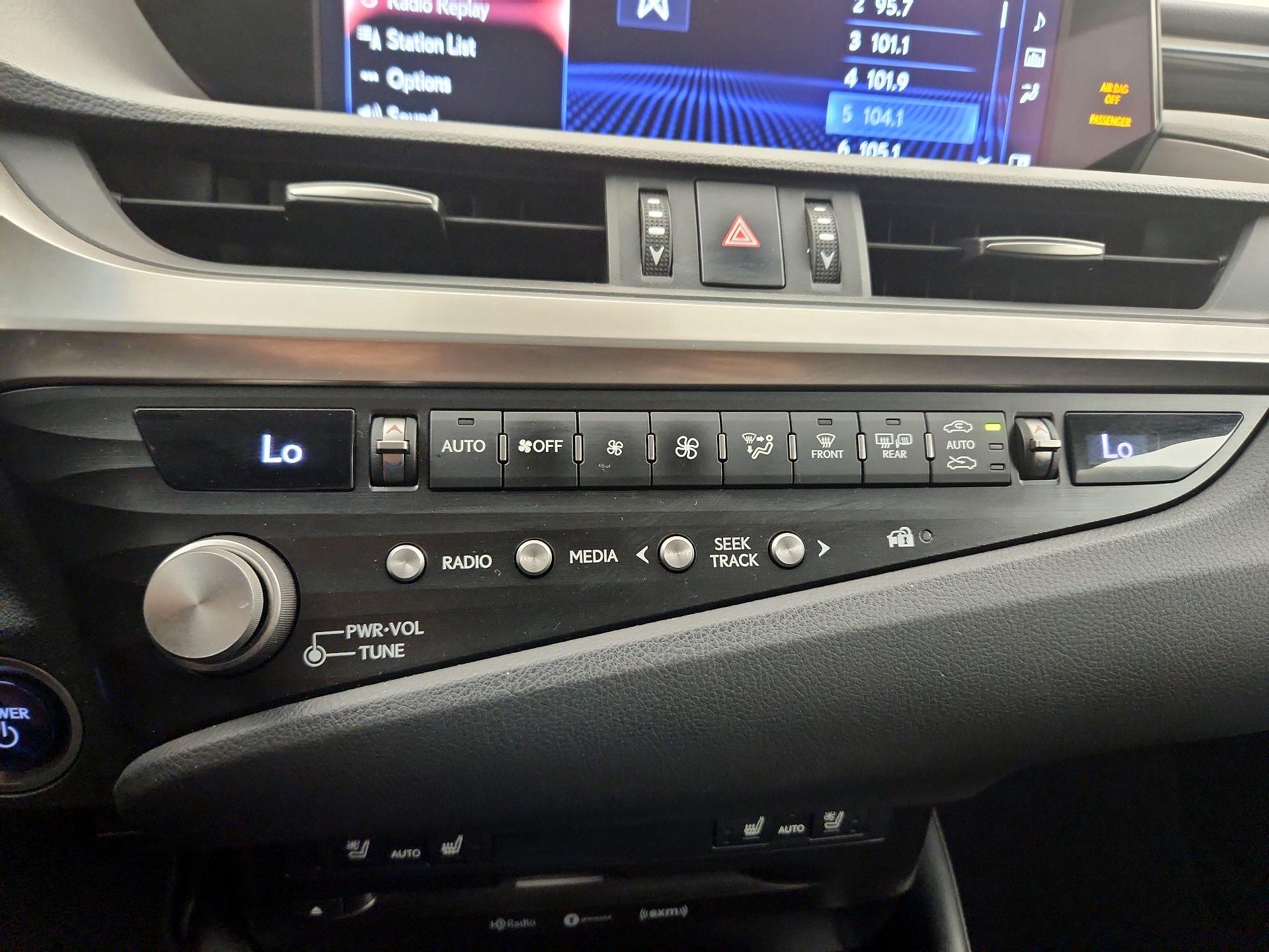 Thumbnail: 2021 Lexus ES - 16