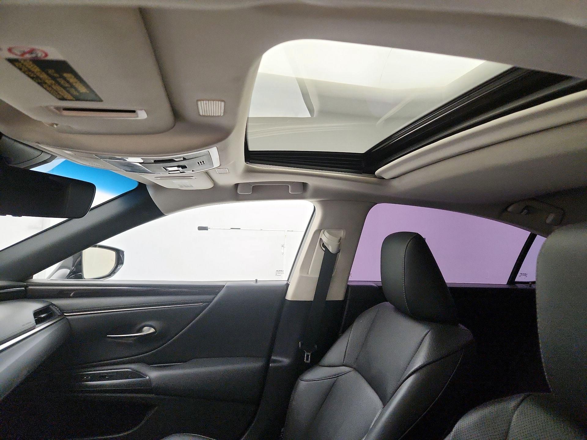 Thumbnail: 2021 Lexus ES - 19