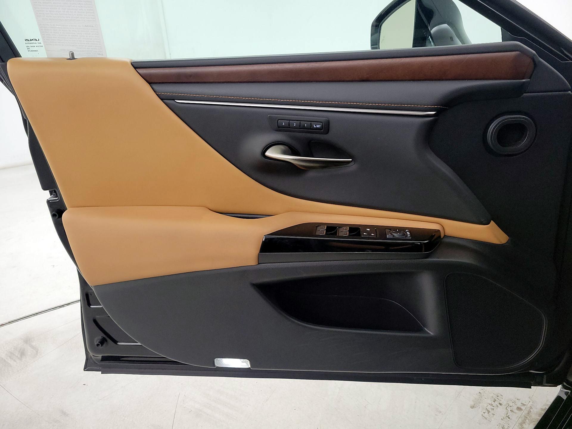 Thumbnail: 2023 Lexus ES - 12