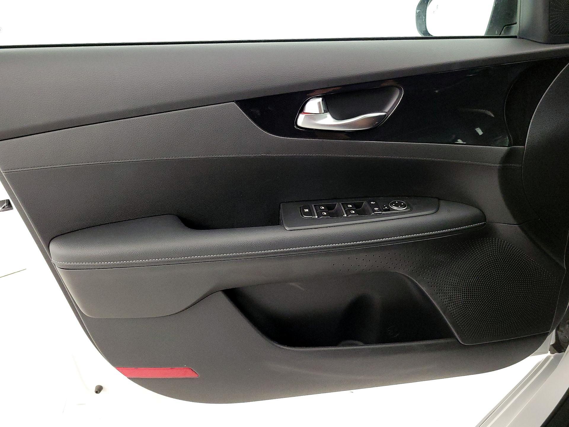 Thumbnail: 2023 Kia Forte - 12