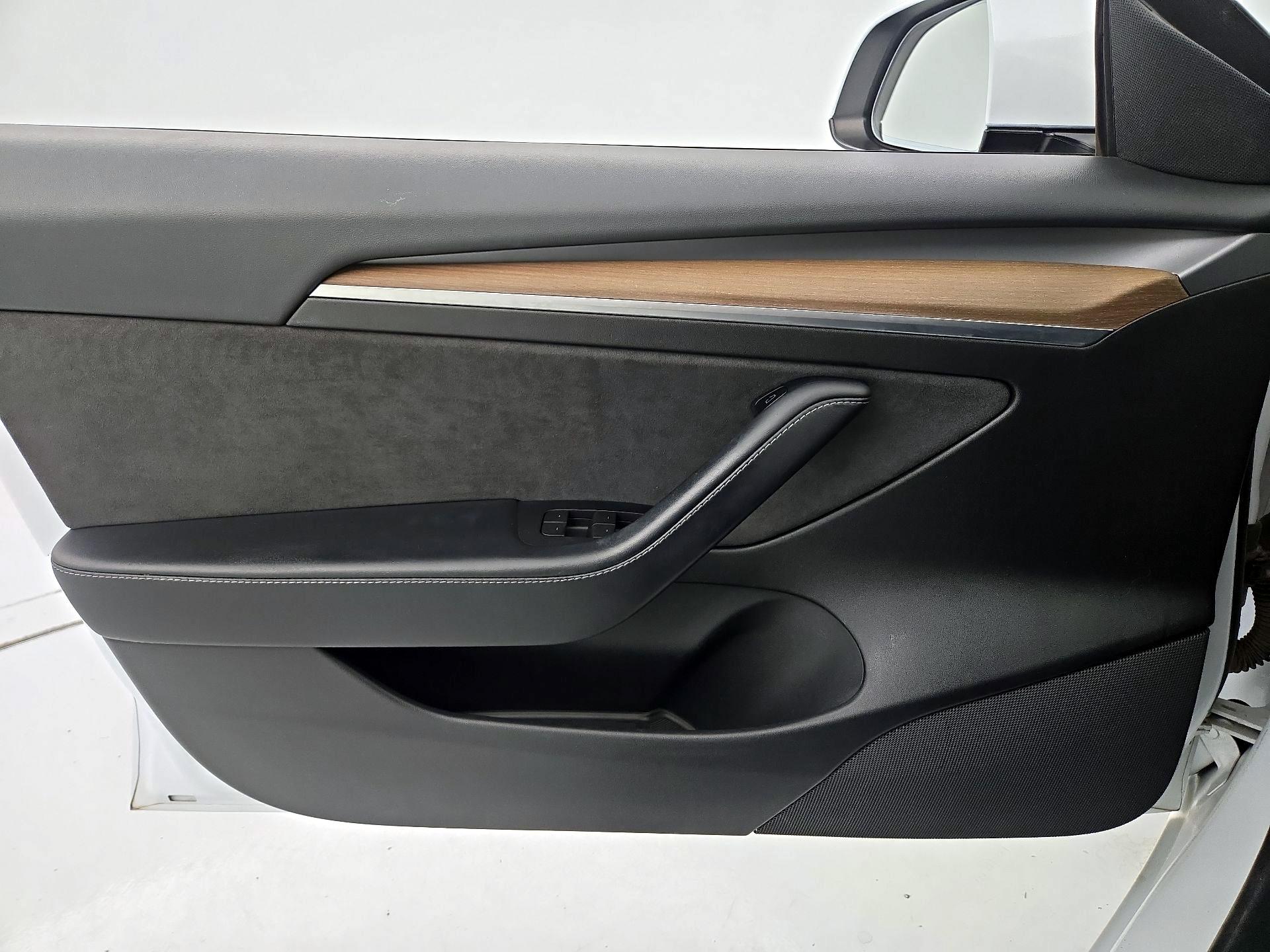 Thumbnail: 2021 Tesla Model 3 - 12