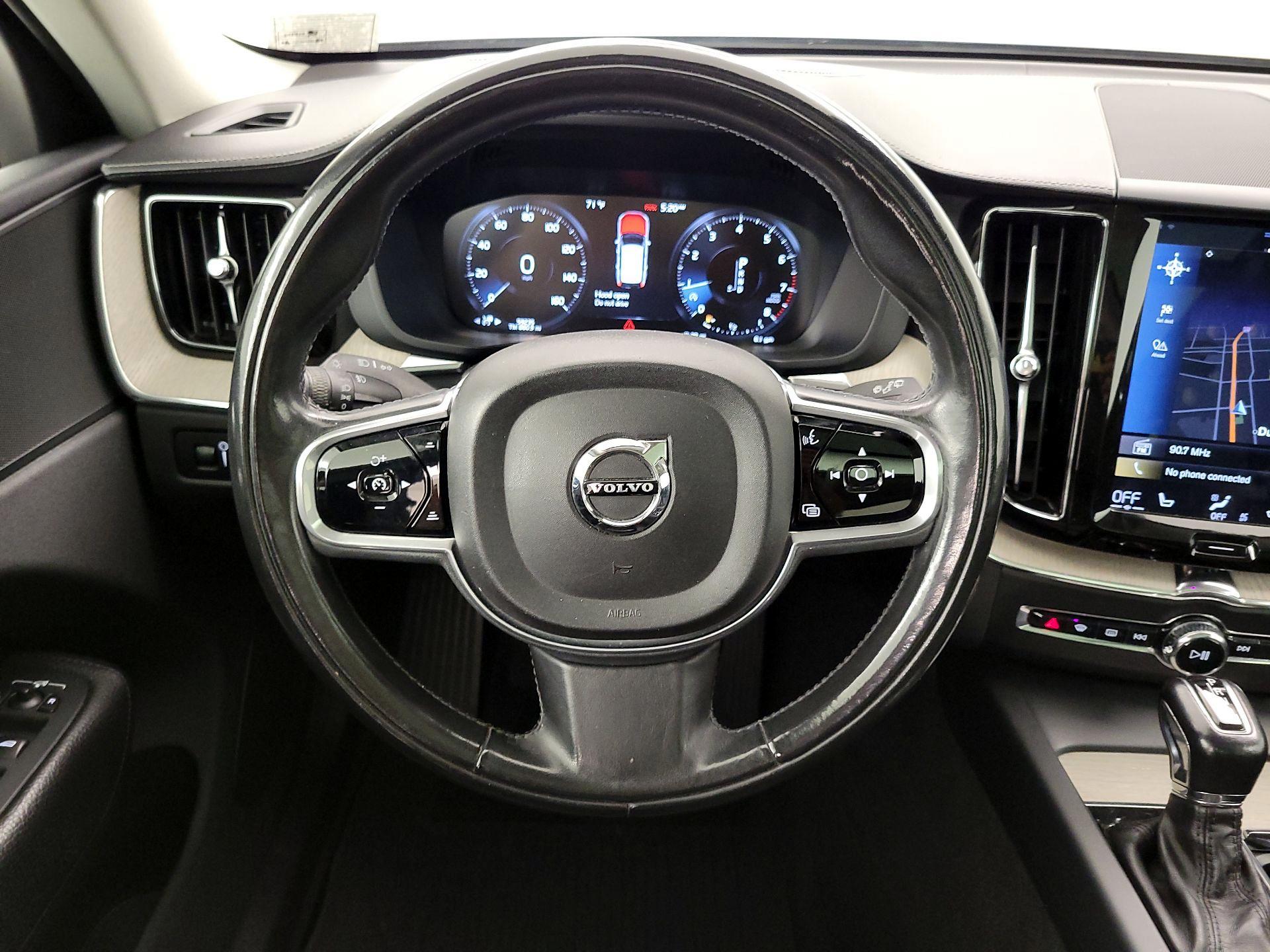 Thumbnail: 2018 Volvo XC60 - 10