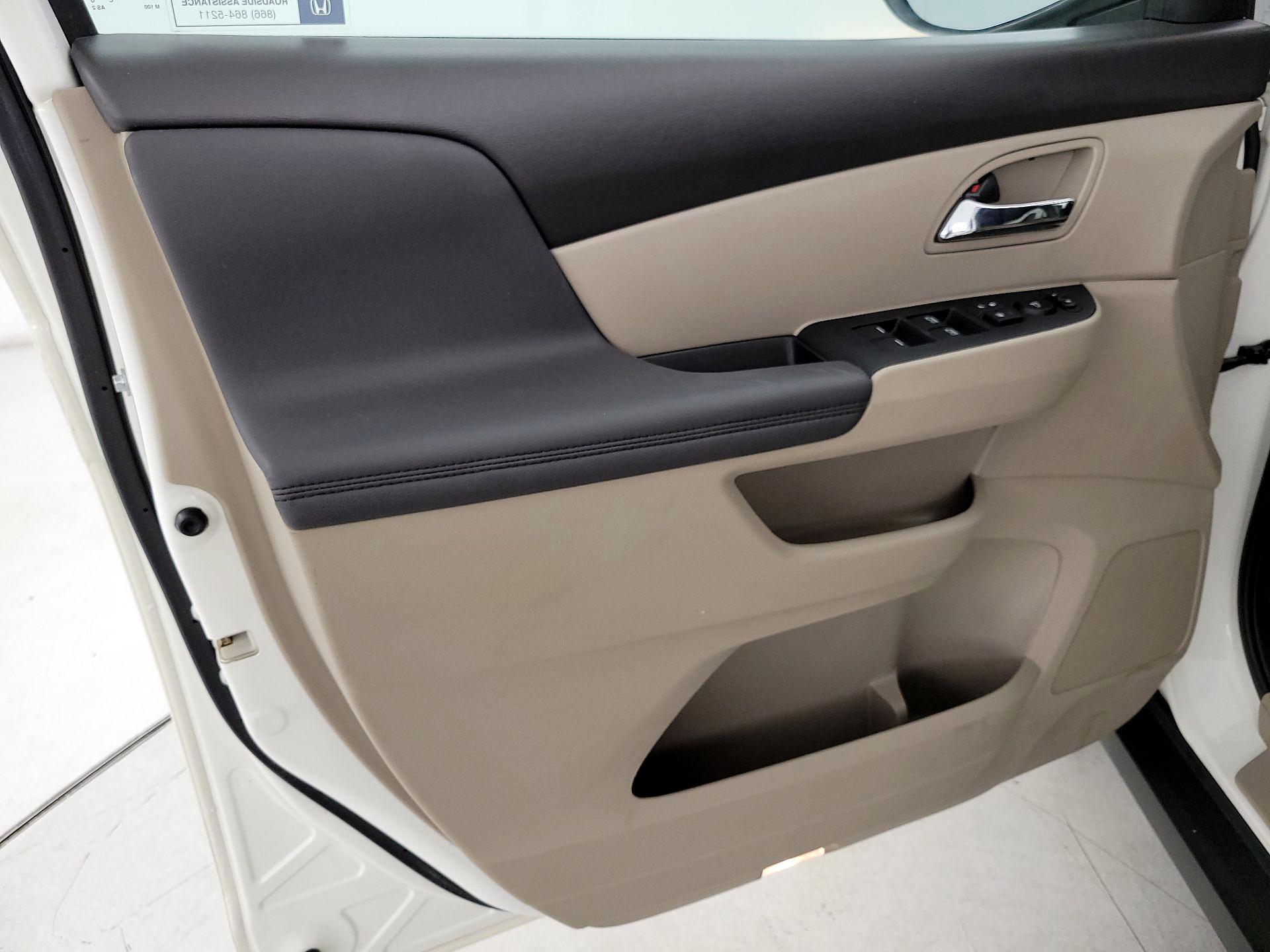 Thumbnail: 2017 Honda Odyssey - 12