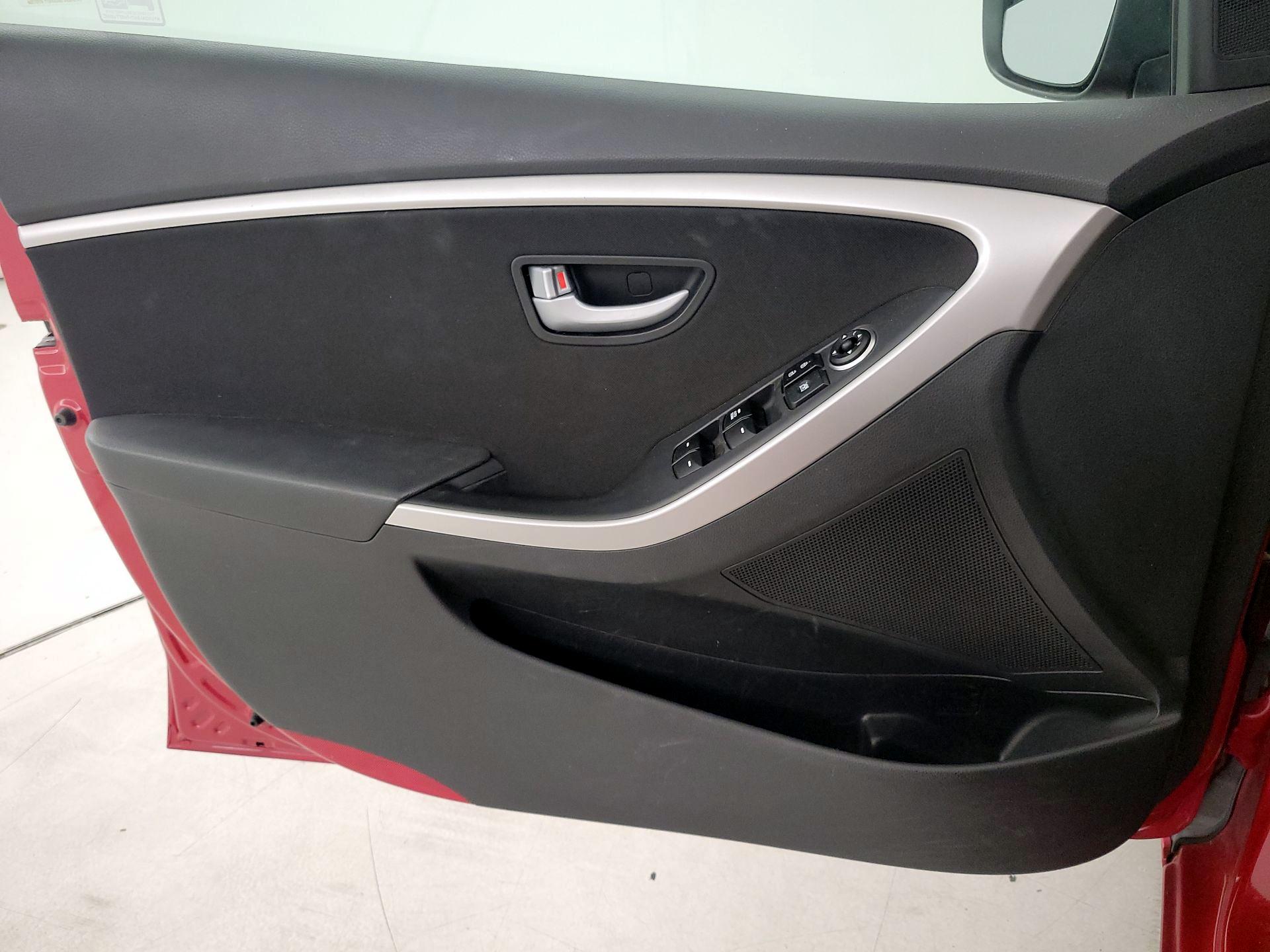 Thumbnail: 2016 Hyundai Elantra - 12