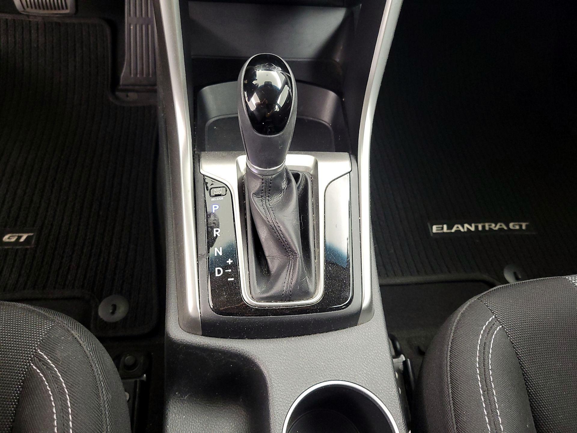 Thumbnail: 2016 Hyundai Elantra - 16