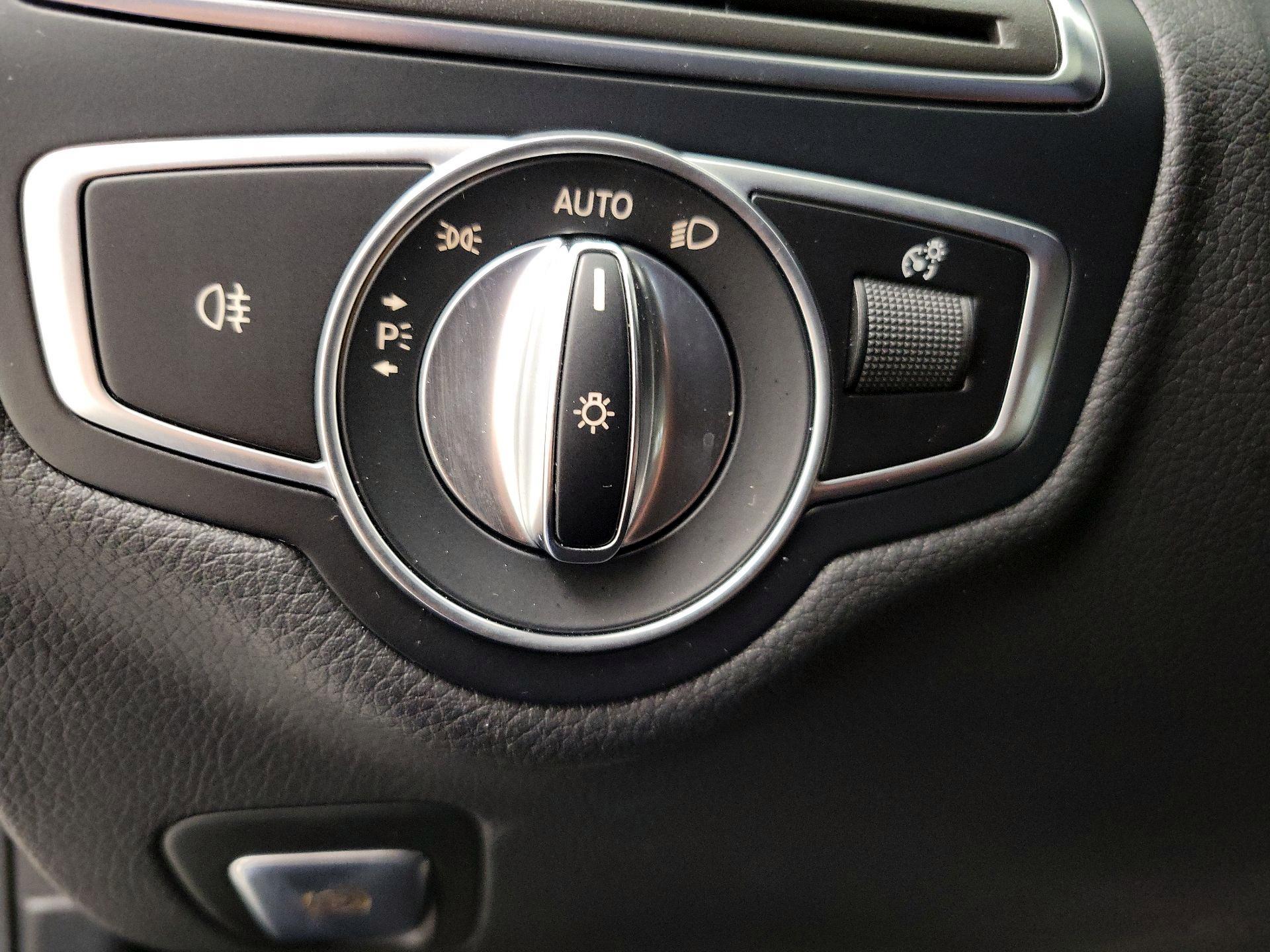 Thumbnail: 2019 Mercedes-Benz C-Class - 13