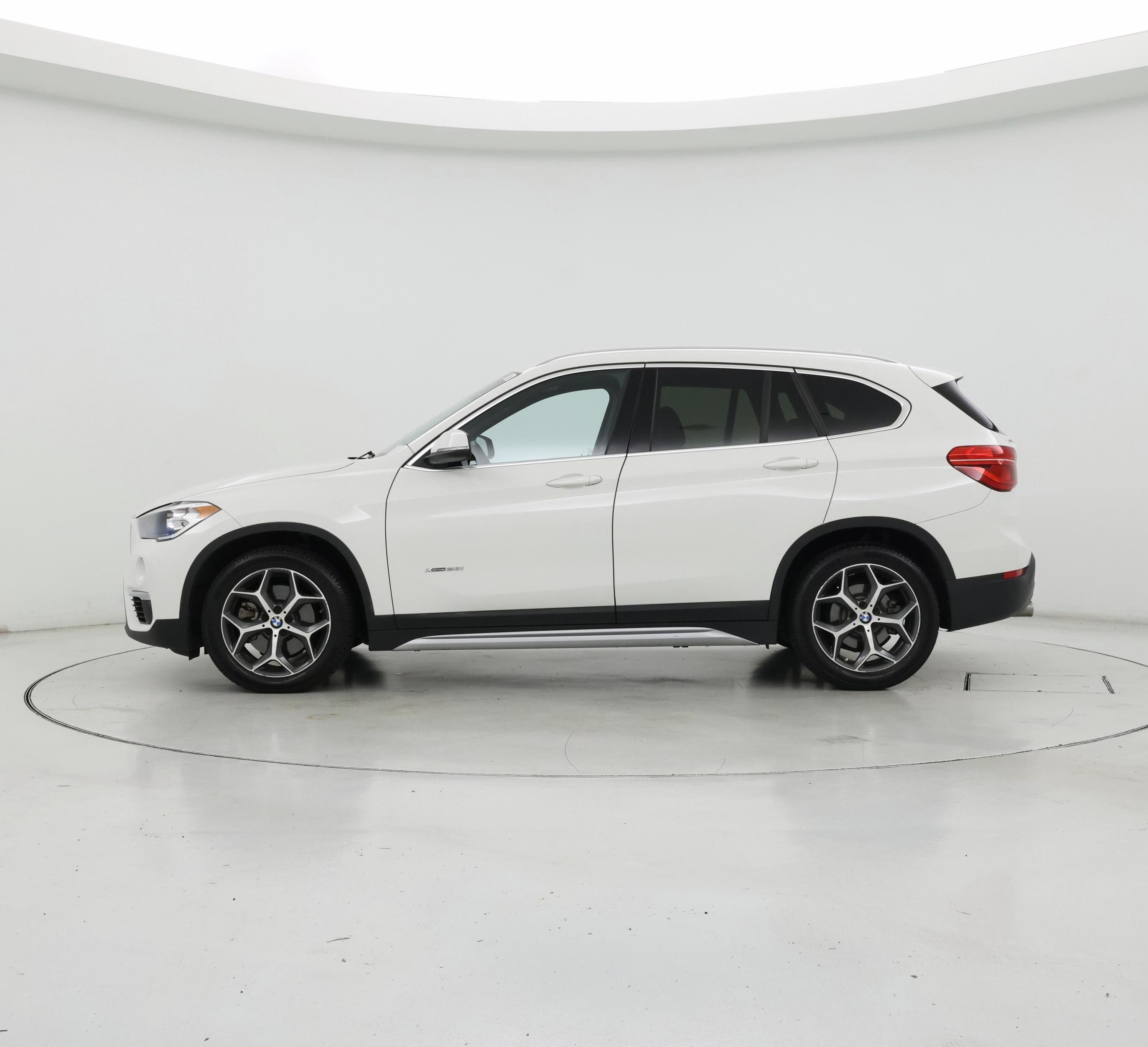 Thumbnail: 2016 BMW X1 - 3