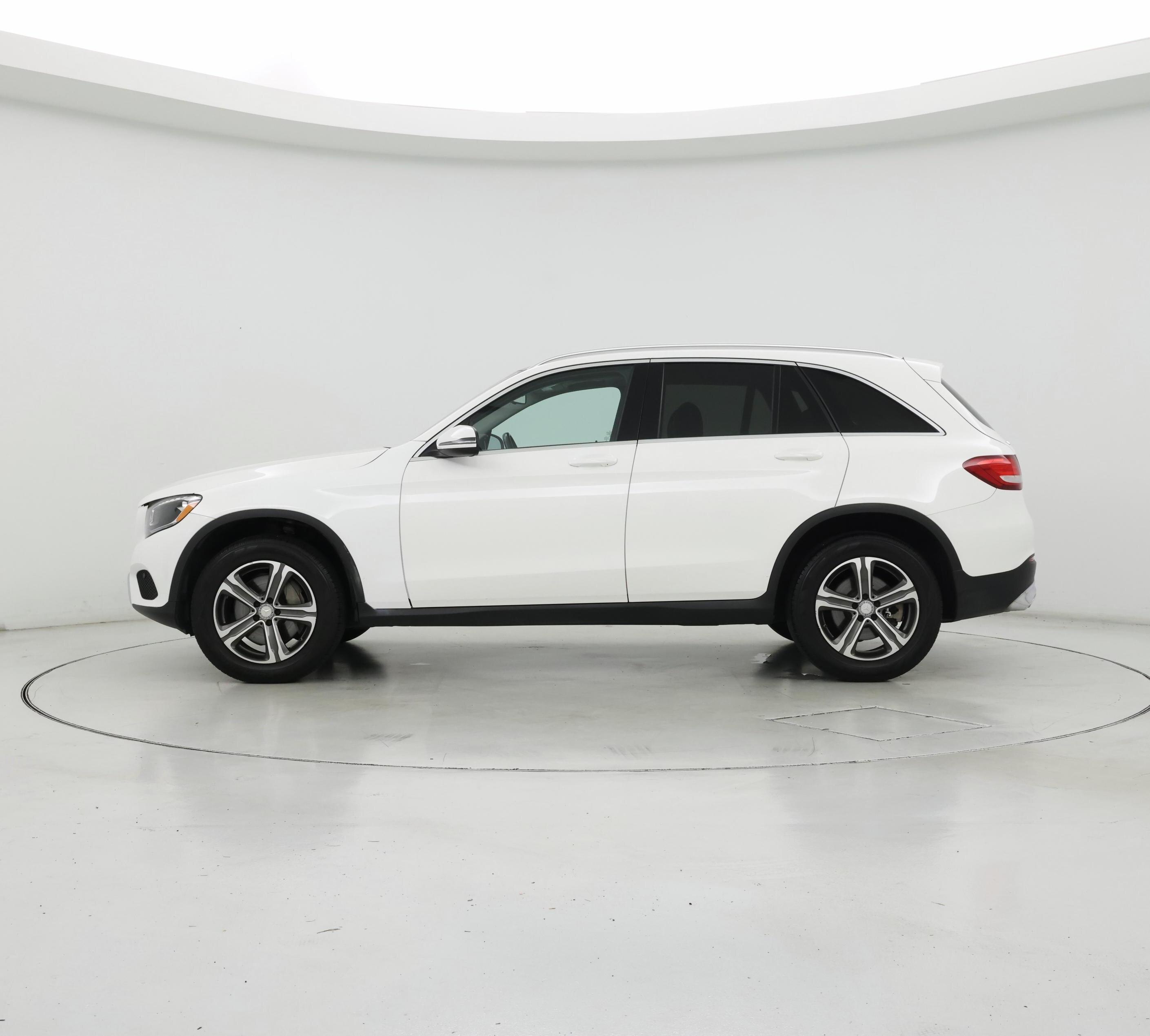 Thumbnail: 2016 Mercedes-Benz GLC - 3