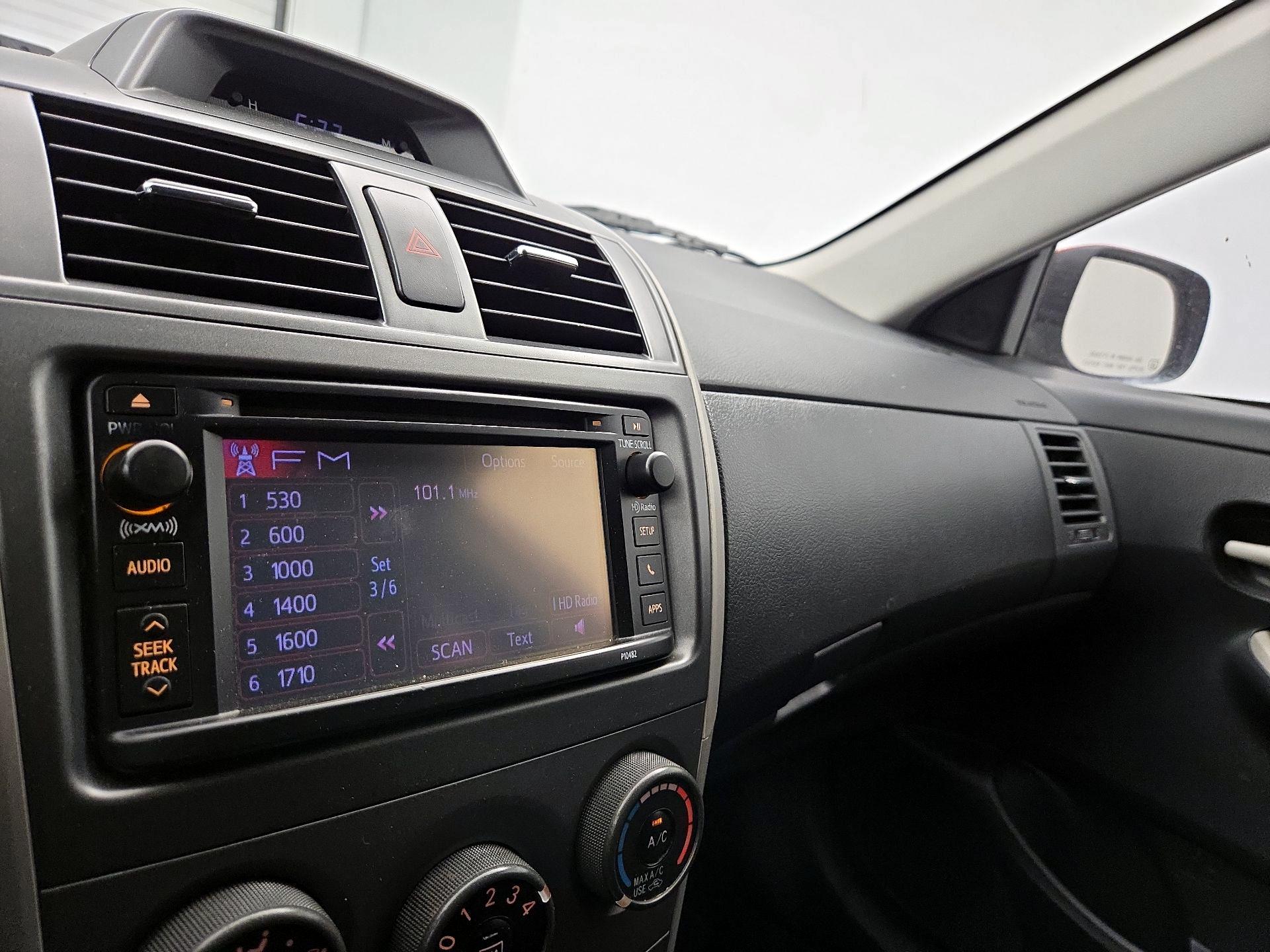 Thumbnail: 2013 Toyota Corolla - 15