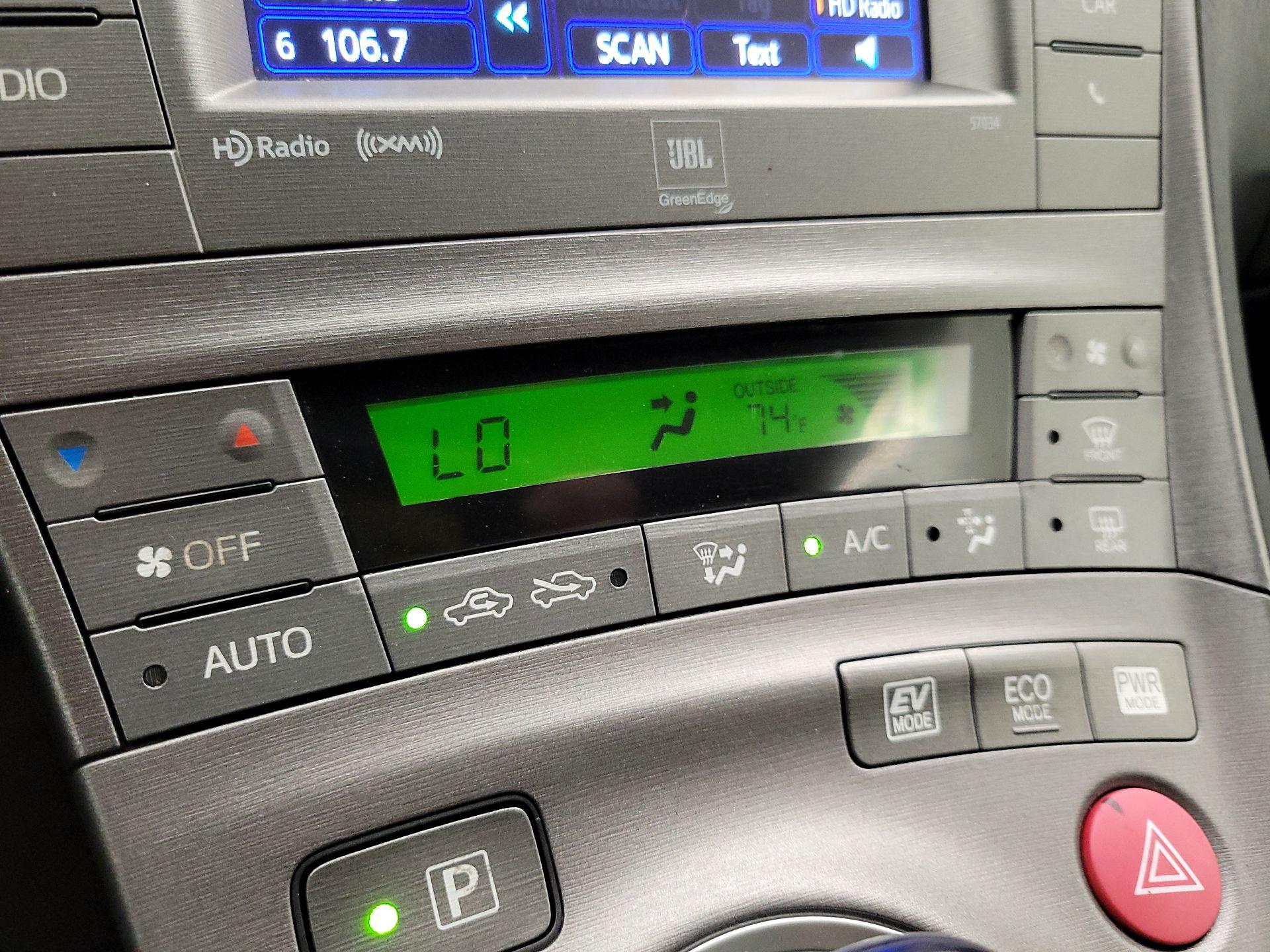 Thumbnail: 2014 Toyota Prius - 16