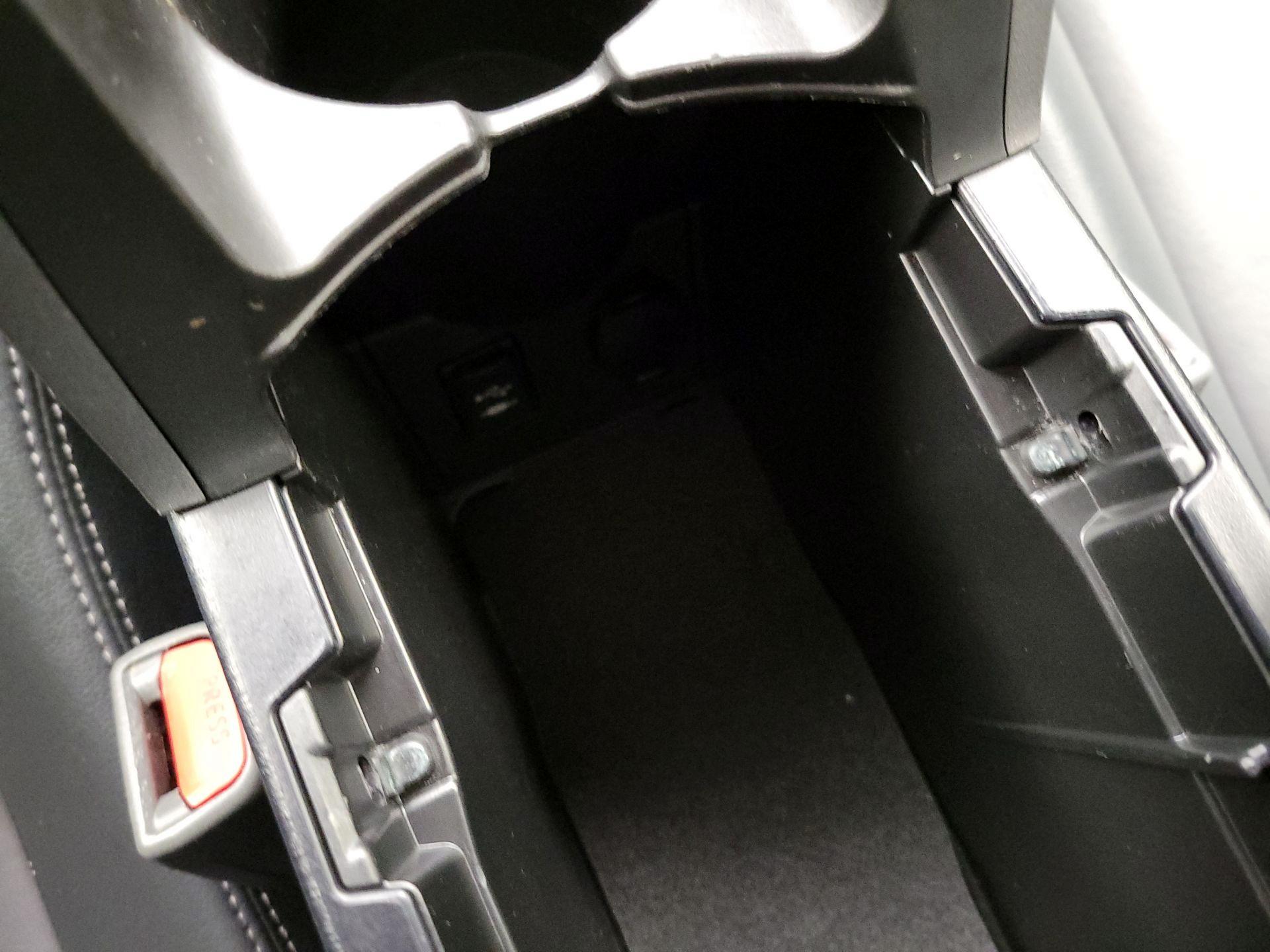 Thumbnail: 2014 Toyota Prius - 18