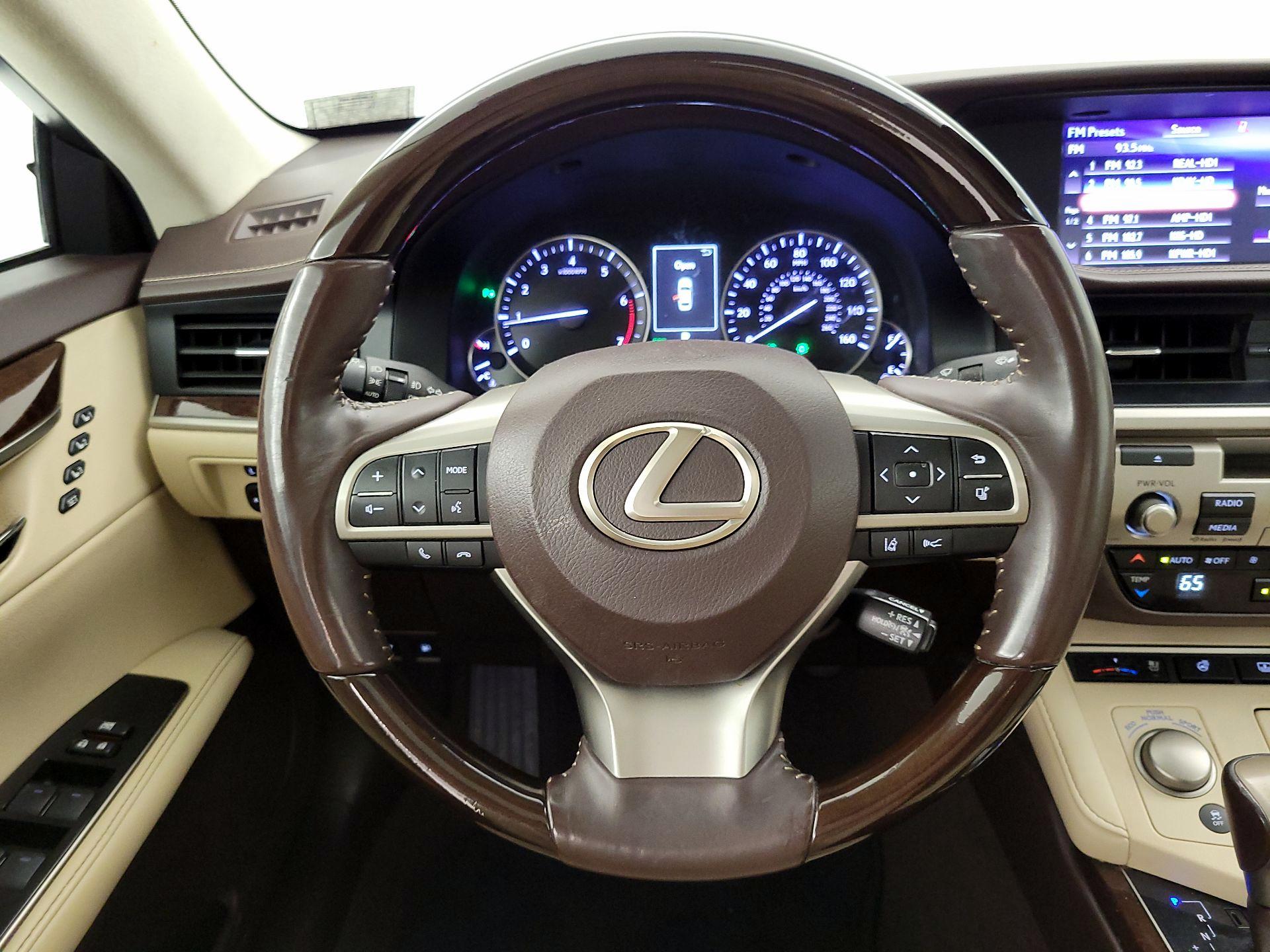 Thumbnail: 2018 Lexus ES - 10