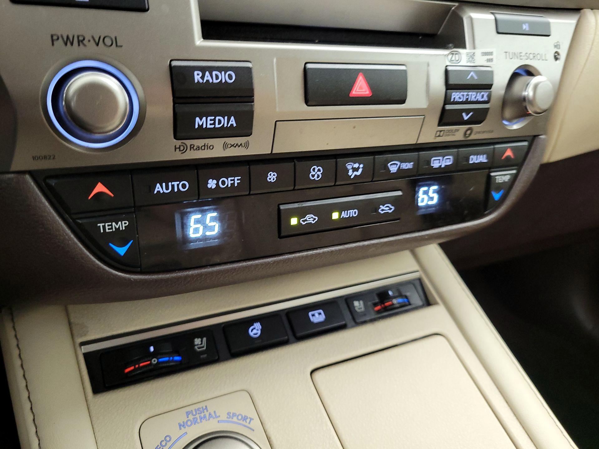 Thumbnail: 2018 Lexus ES - 17