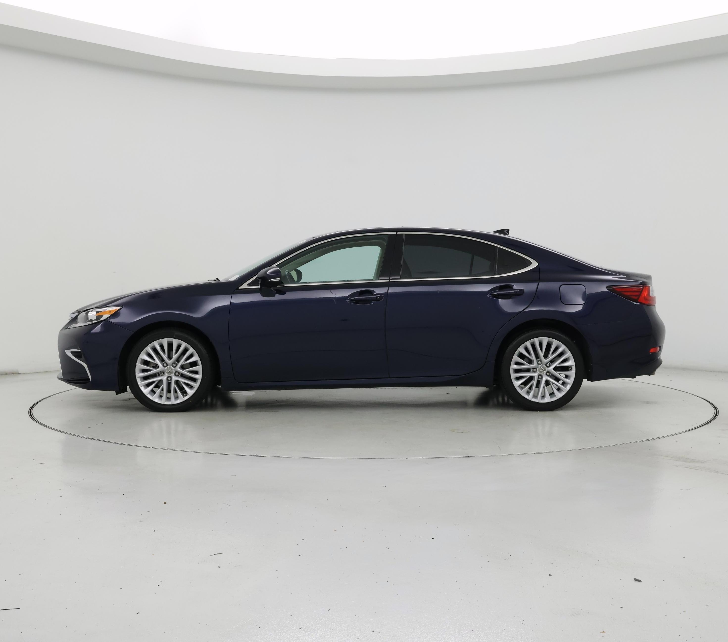 Thumbnail: 2018 Lexus ES - 3