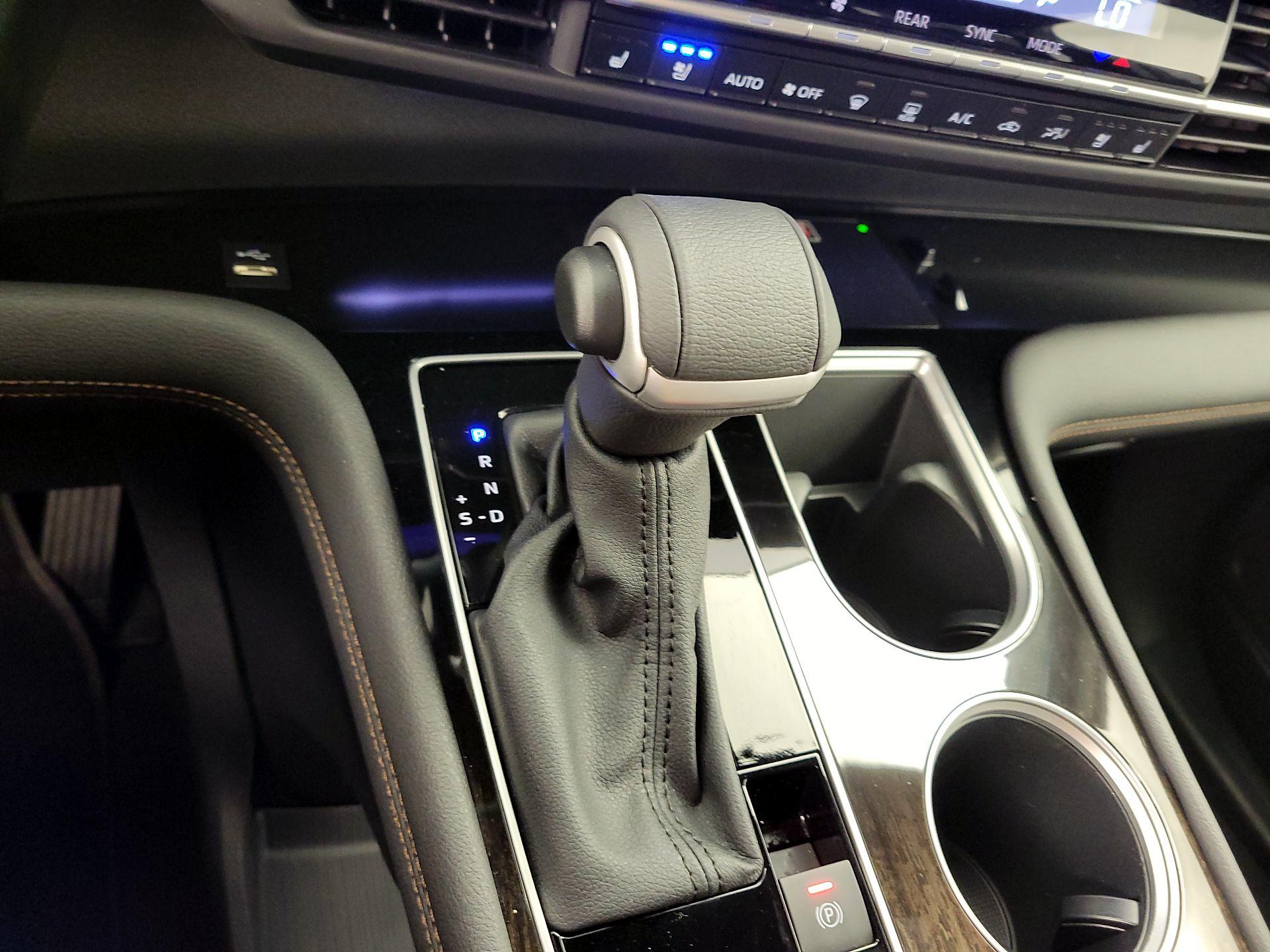 Thumbnail: 2025 Toyota Sienna - 17