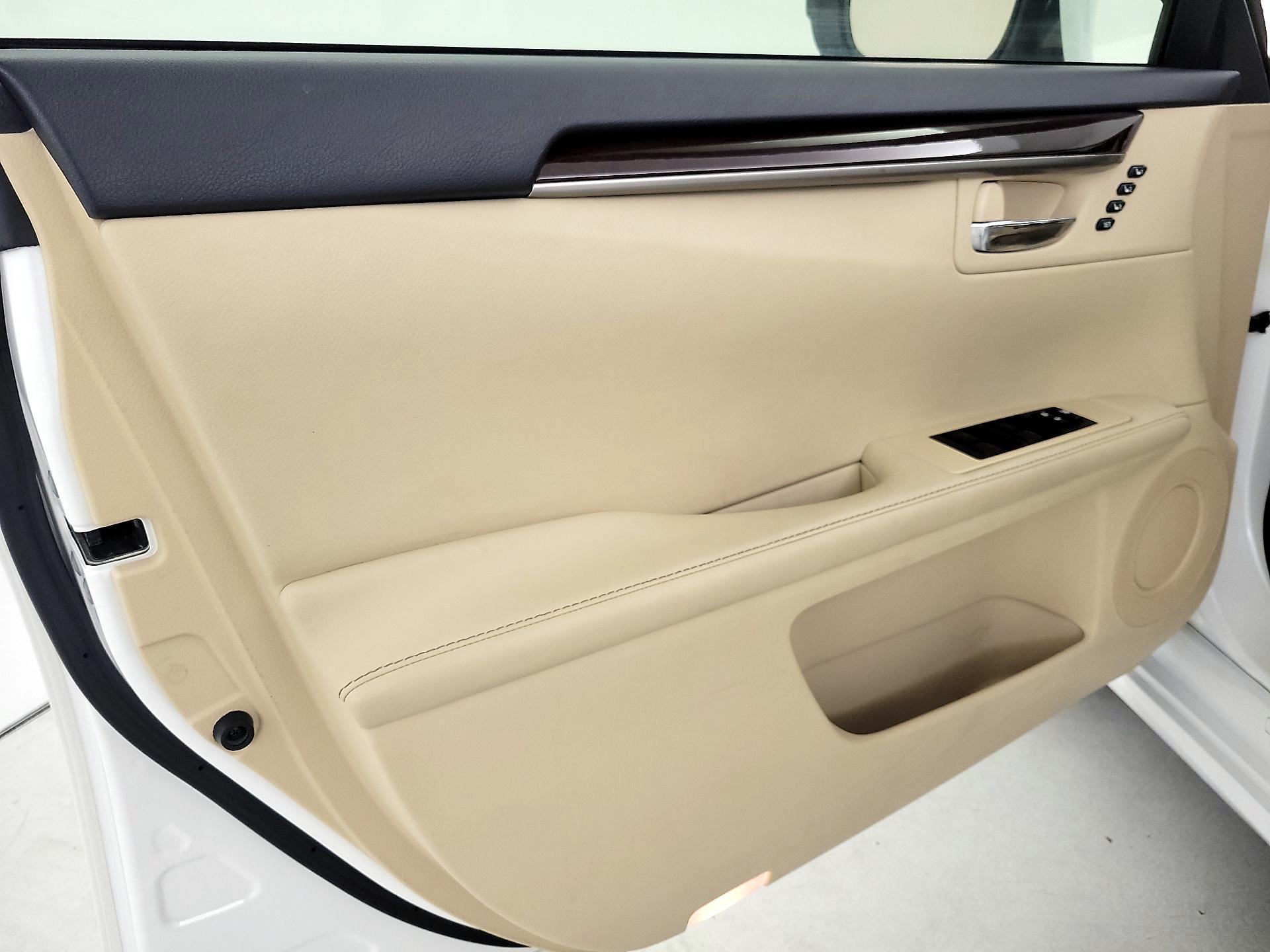 Thumbnail: 2014 Lexus ES - 12