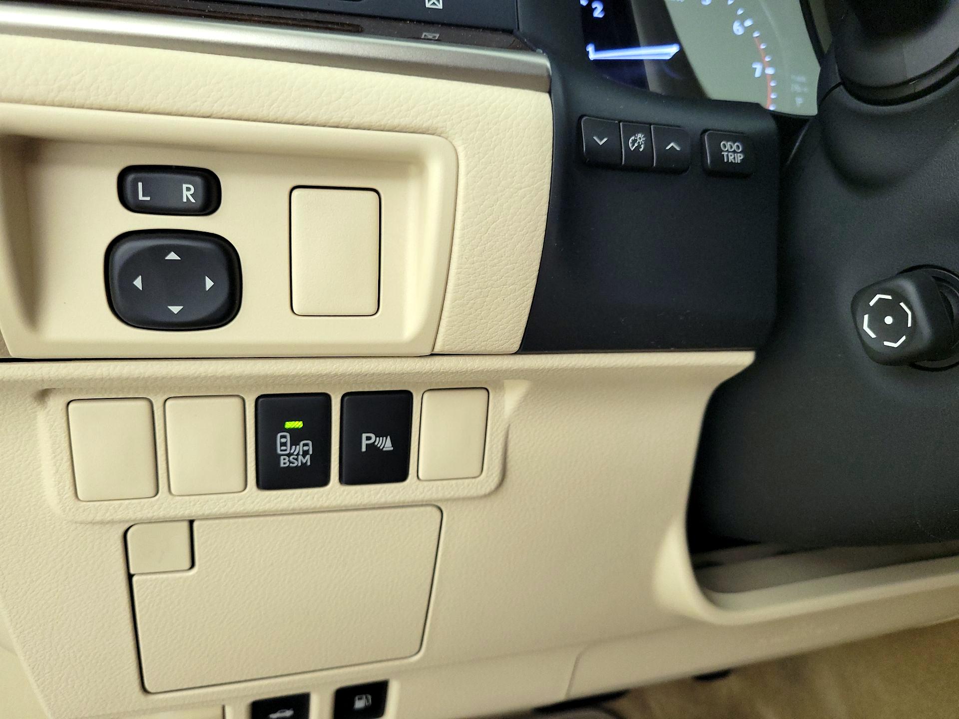 Thumbnail: 2014 Lexus ES - 13