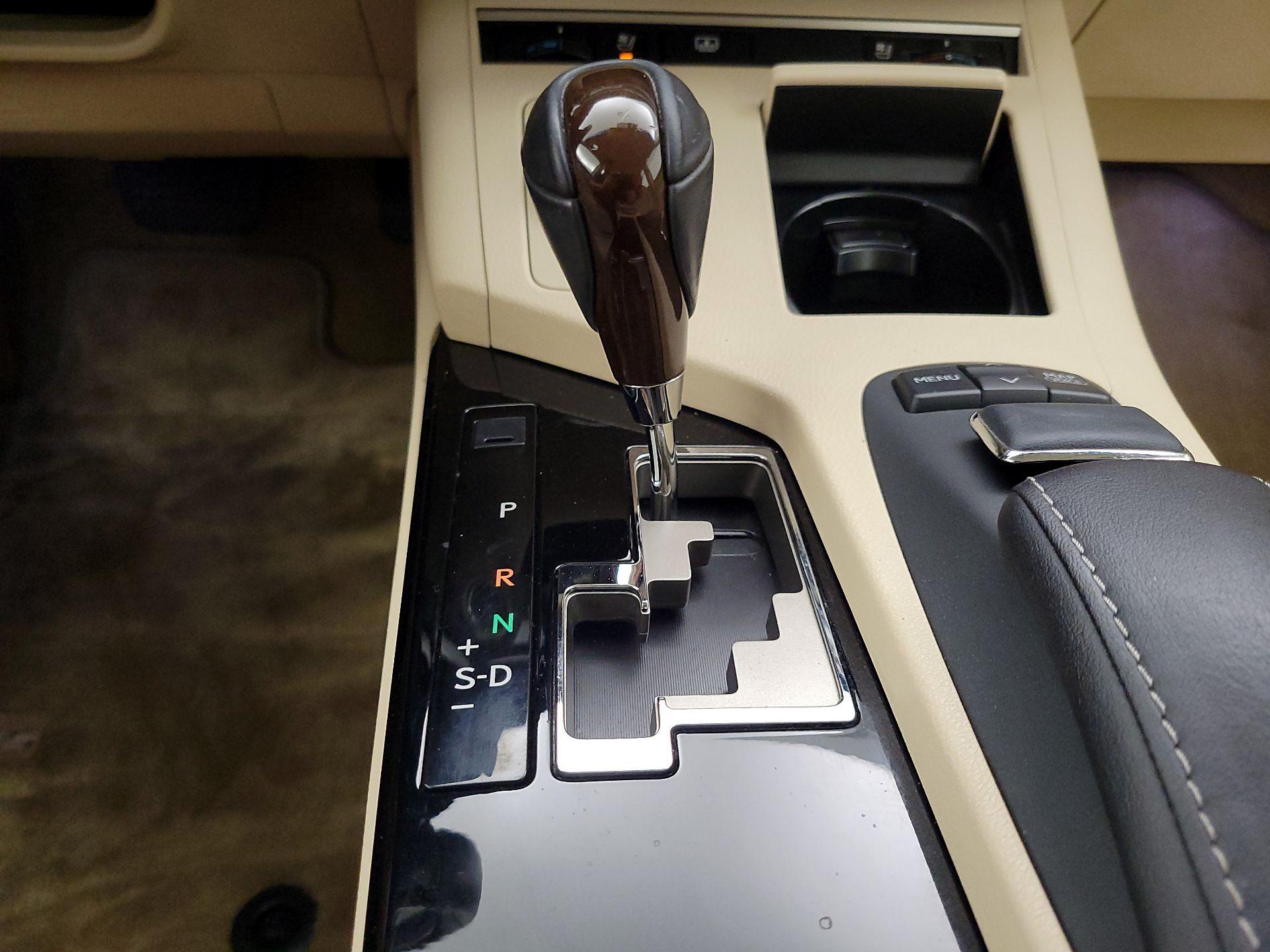 Thumbnail: 2014 Lexus ES - 18