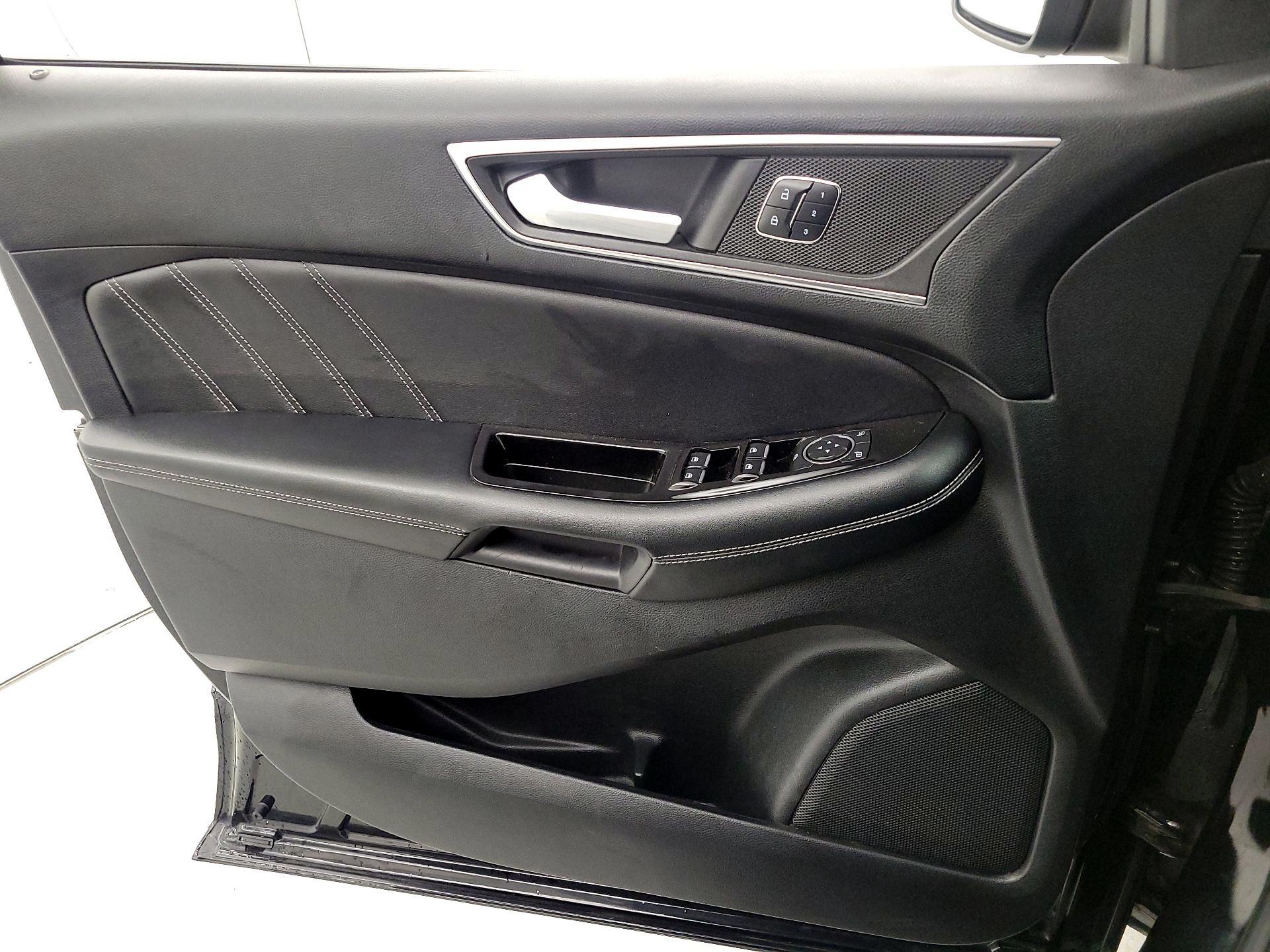 Thumbnail: 2016 Ford Edge - 12
