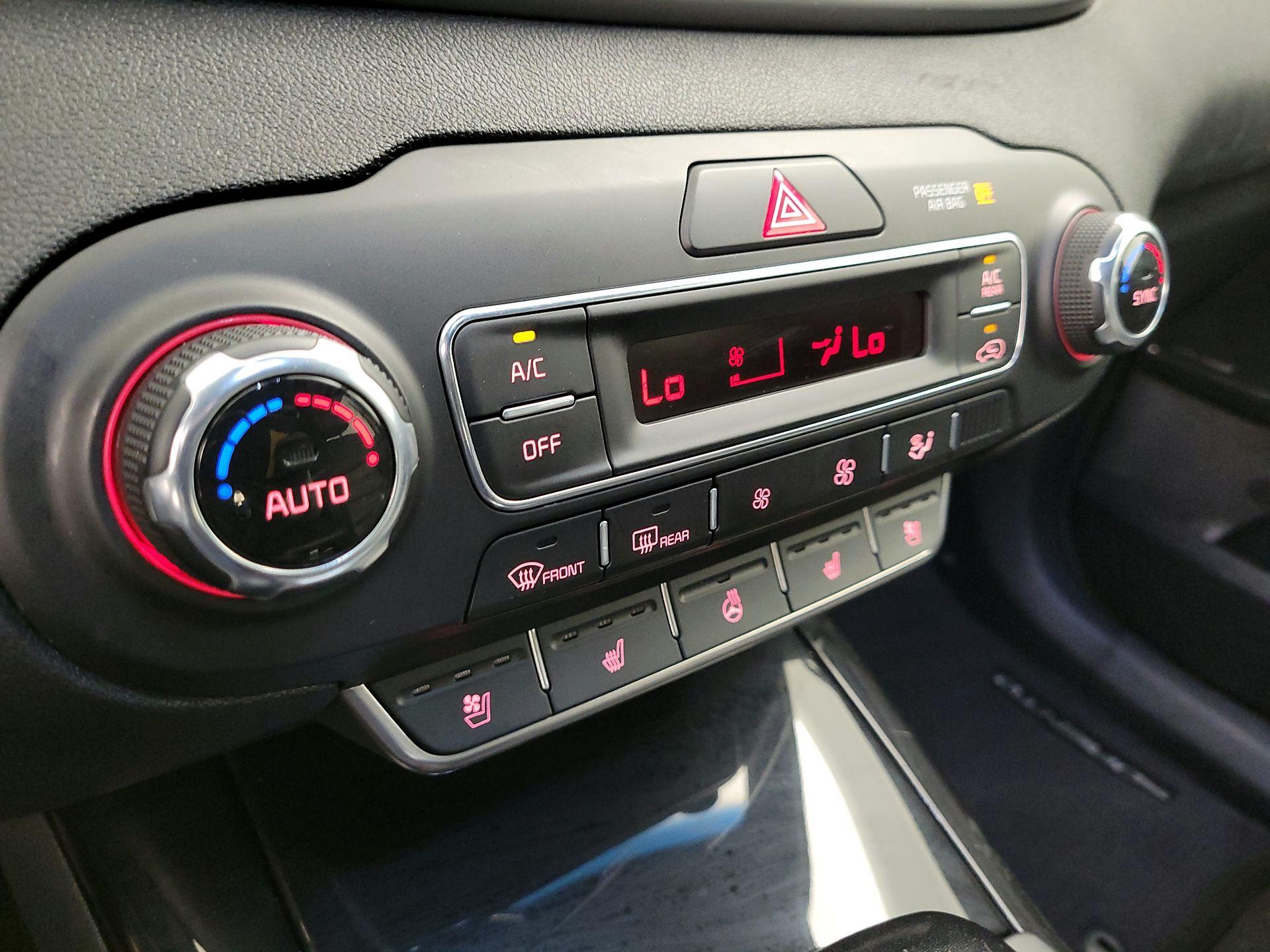 Thumbnail: 2019 Kia Sorento - 17