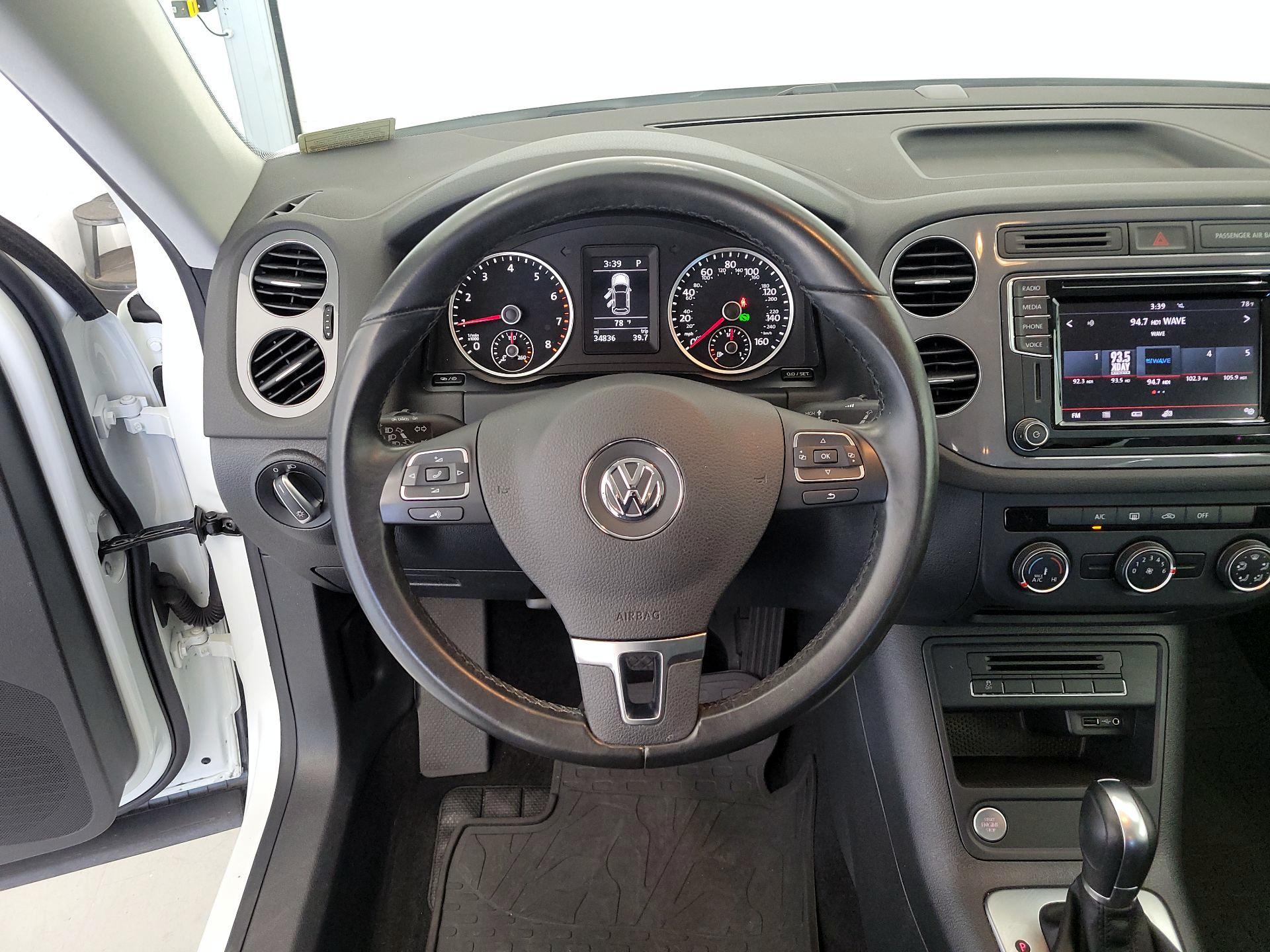 Thumbnail: 2017 Volkswagen Tiguan - 10