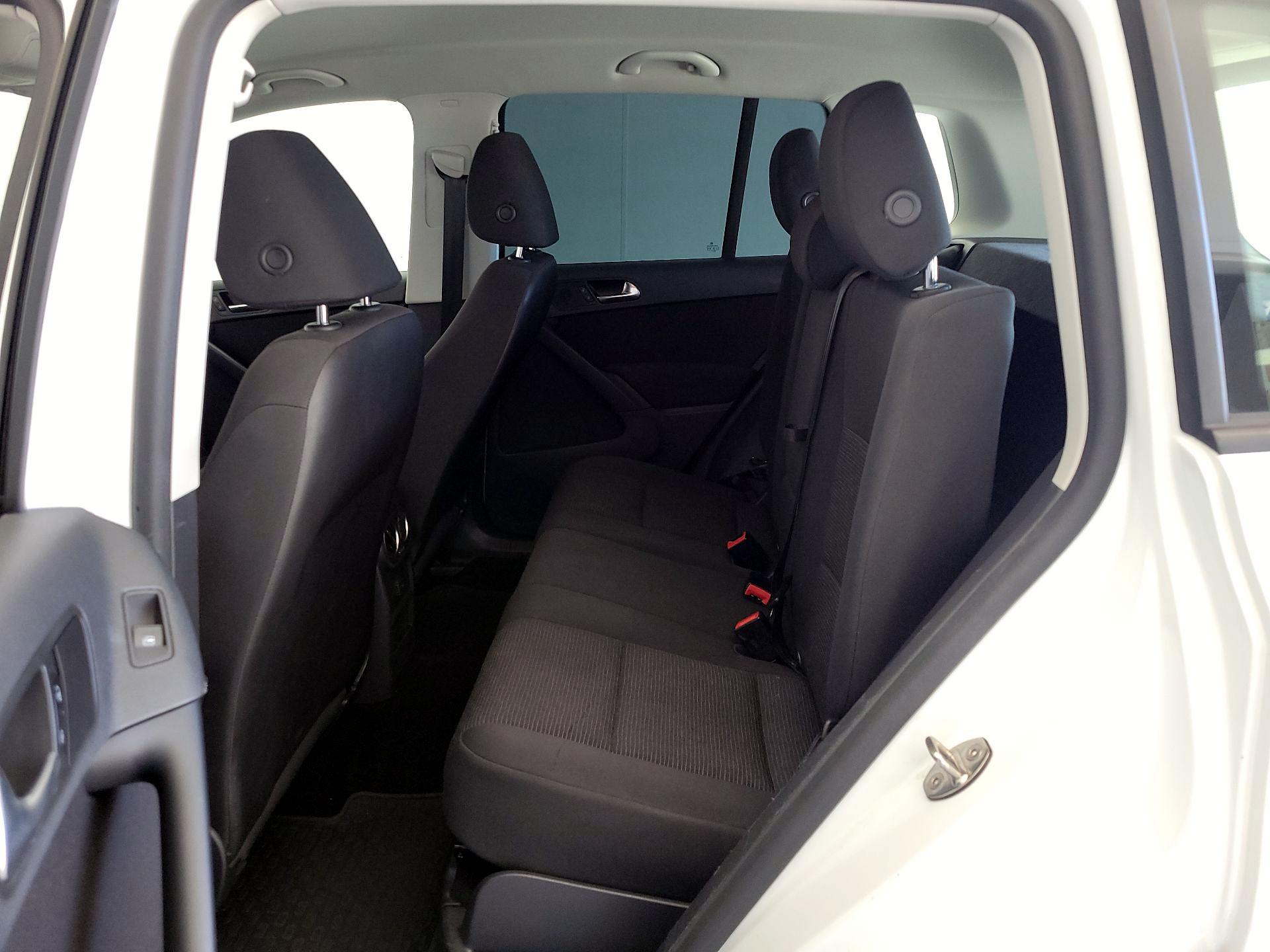Thumbnail: 2017 Volkswagen Tiguan - 18