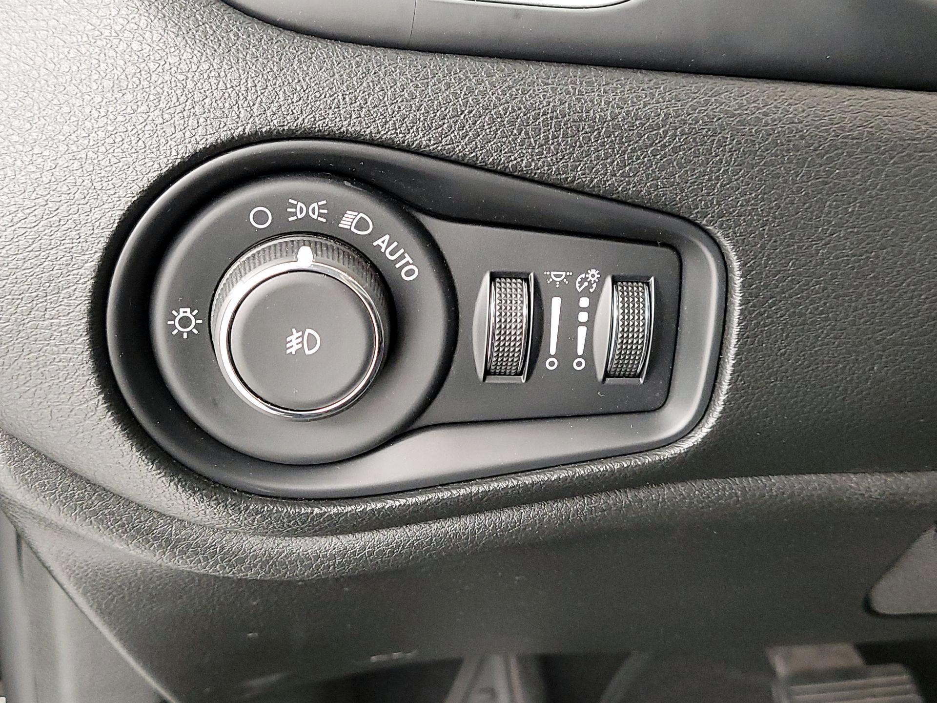 Thumbnail: 2020 Jeep Renegade - 13